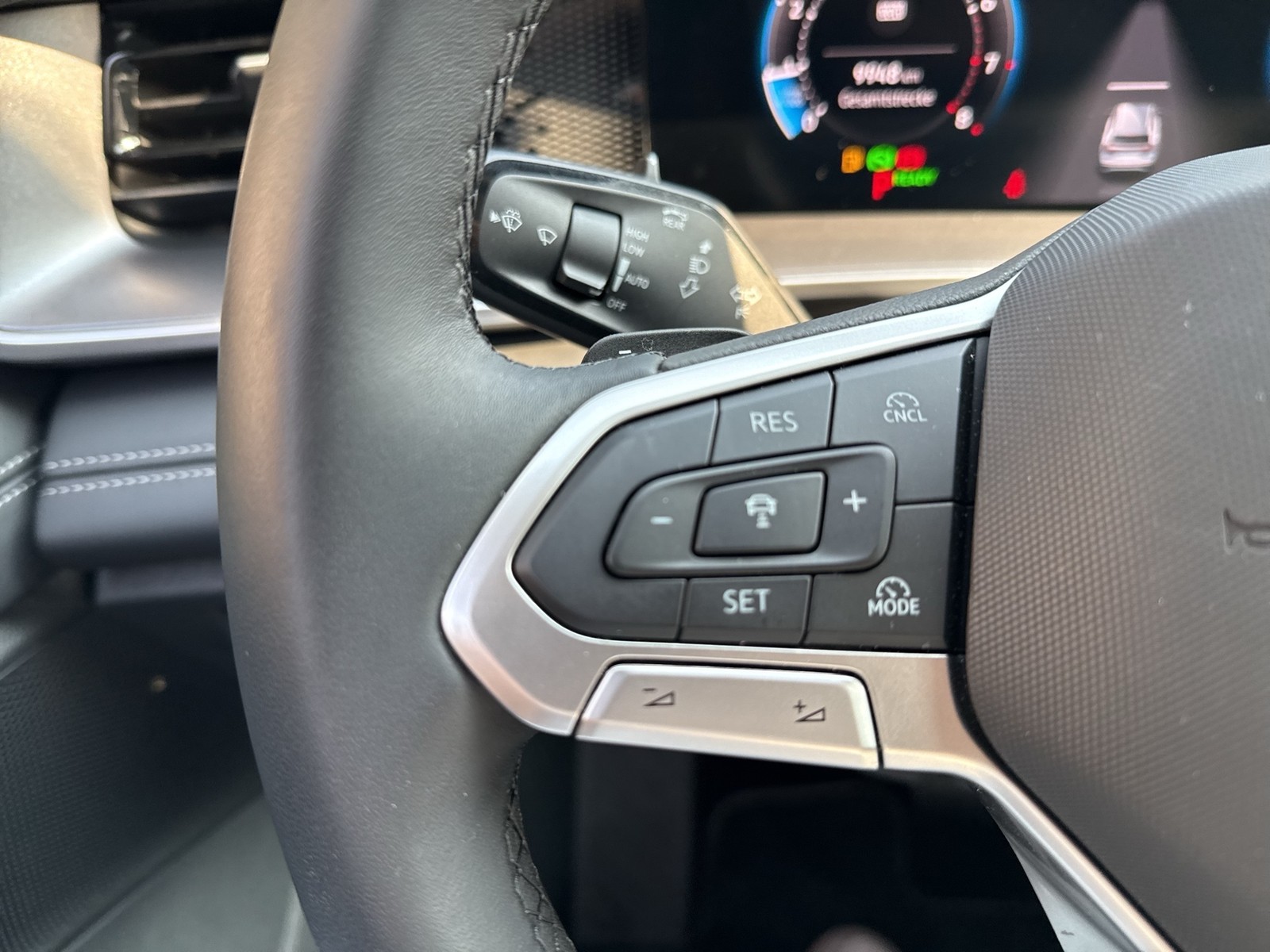 Volkswagen Tayron 1.5 eTSI LIFE 7SITZE AHK 360°CAM ACC LM18