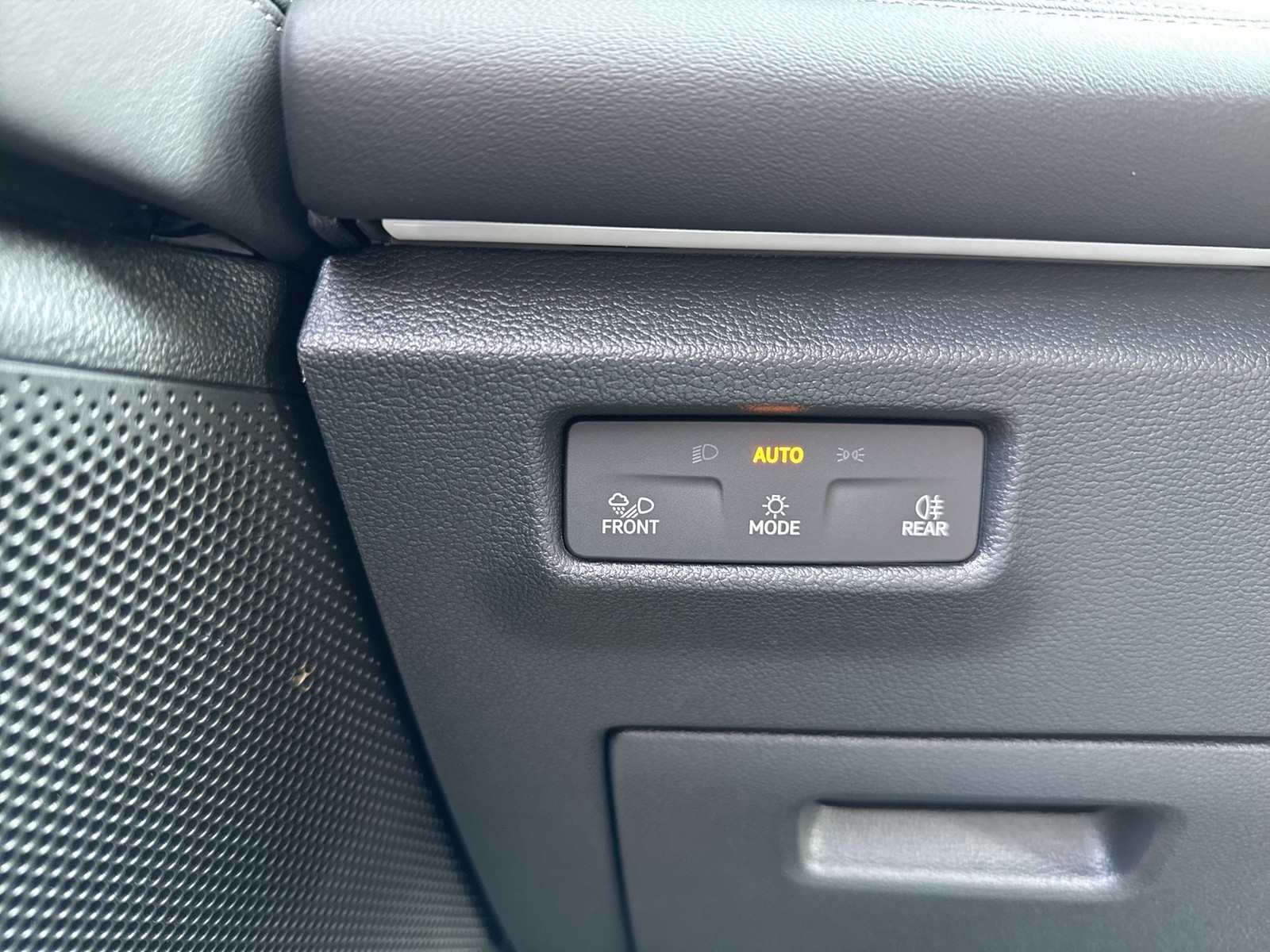 Volkswagen Tayron 1.5 eTSI LIFE 7SITZE AHK 360°CAM ACC LM18
