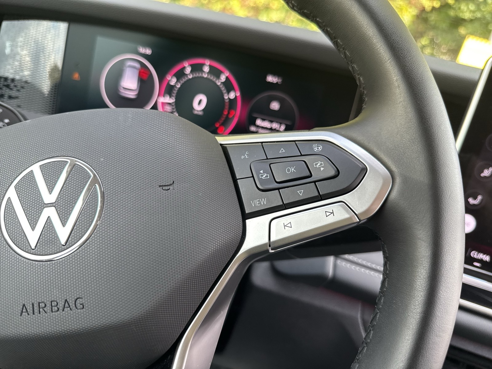 Volkswagen Tayron 1.5 eTSI LIFE 7SITZE AHK 360°CAM ACC LM18