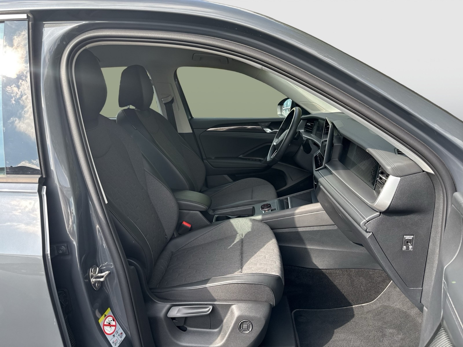Volkswagen Tayron 1.5 eTSI LIFE 7SITZE AHK 360°CAM ACC LM18