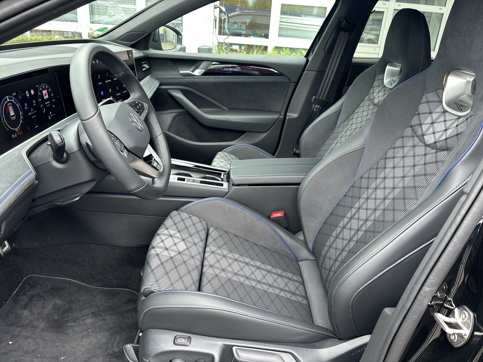 Volkswagen Passat Variant 1.5 HYBRID R-LINE NEUESMODELL 19Z