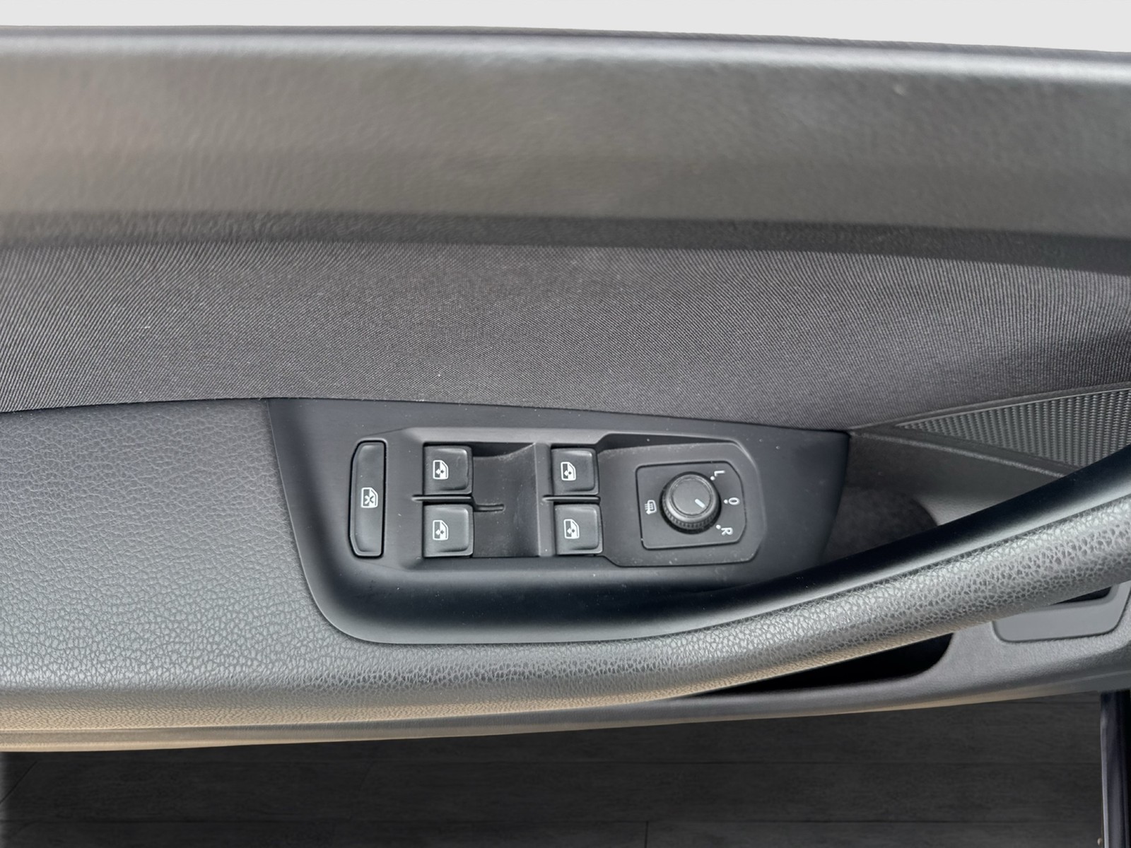 Volkswagen Passat Variant 2.0 BUSINESS CAM ACC NAVI CARPLAY