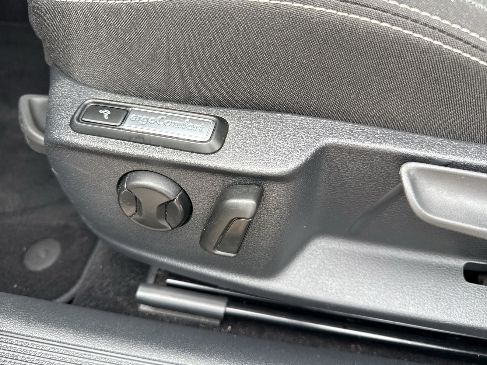 Volkswagen Passat Variant 2.0 BUSINESS CAM ACC NAVI CARPLAY