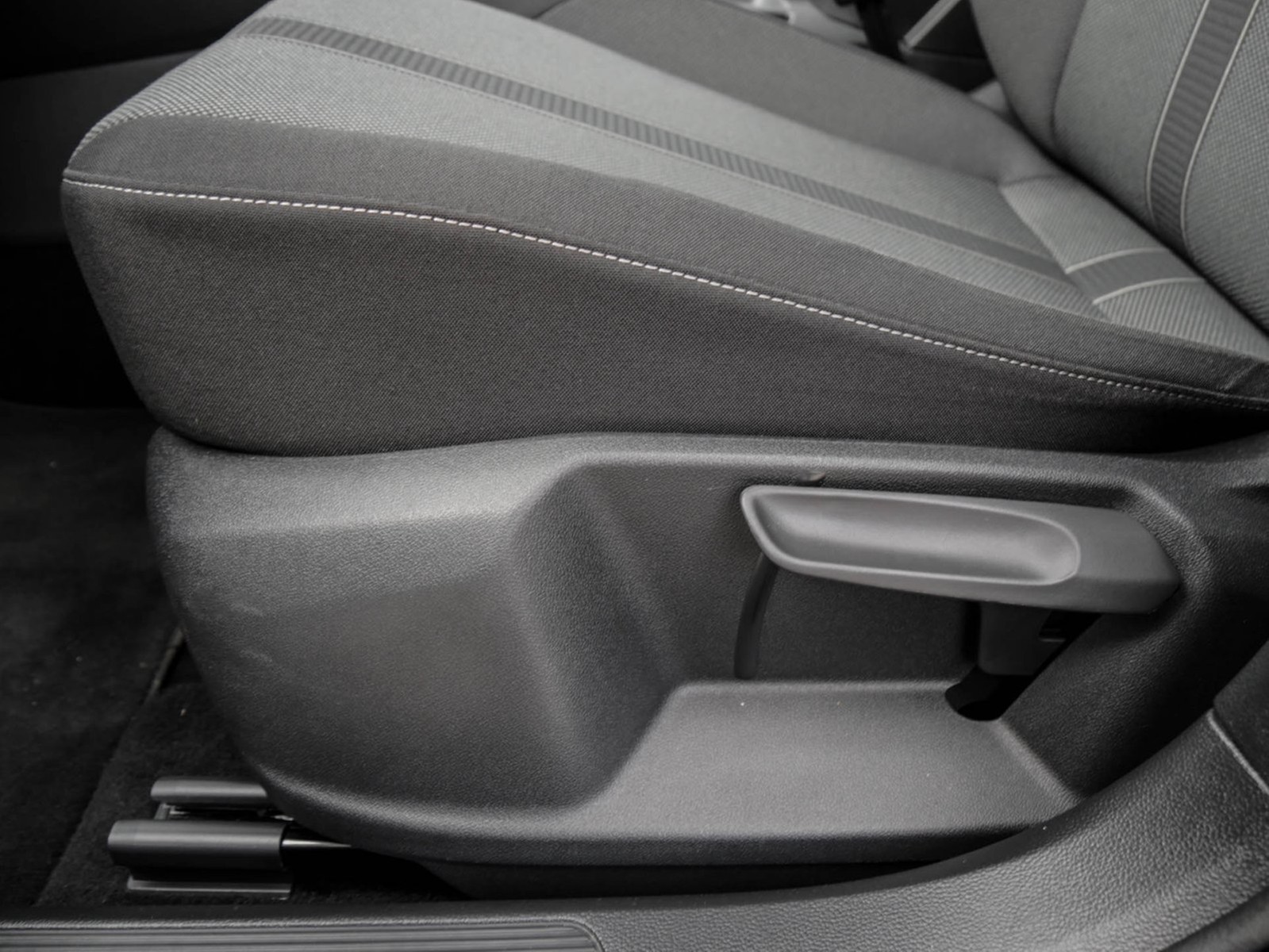 Volkswagen T-Roc 2.0 LIFE STANDHZ. CAM ACC NAVI ALU SITZHZ.