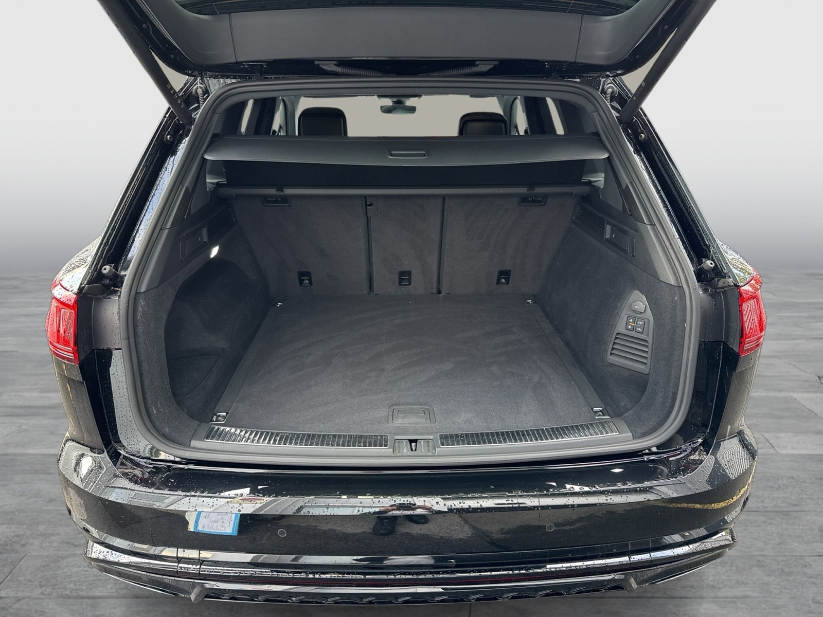 Volkswagen Touareg V6 R-LINE FINAL EDITION STANDHZ. AHK CAM