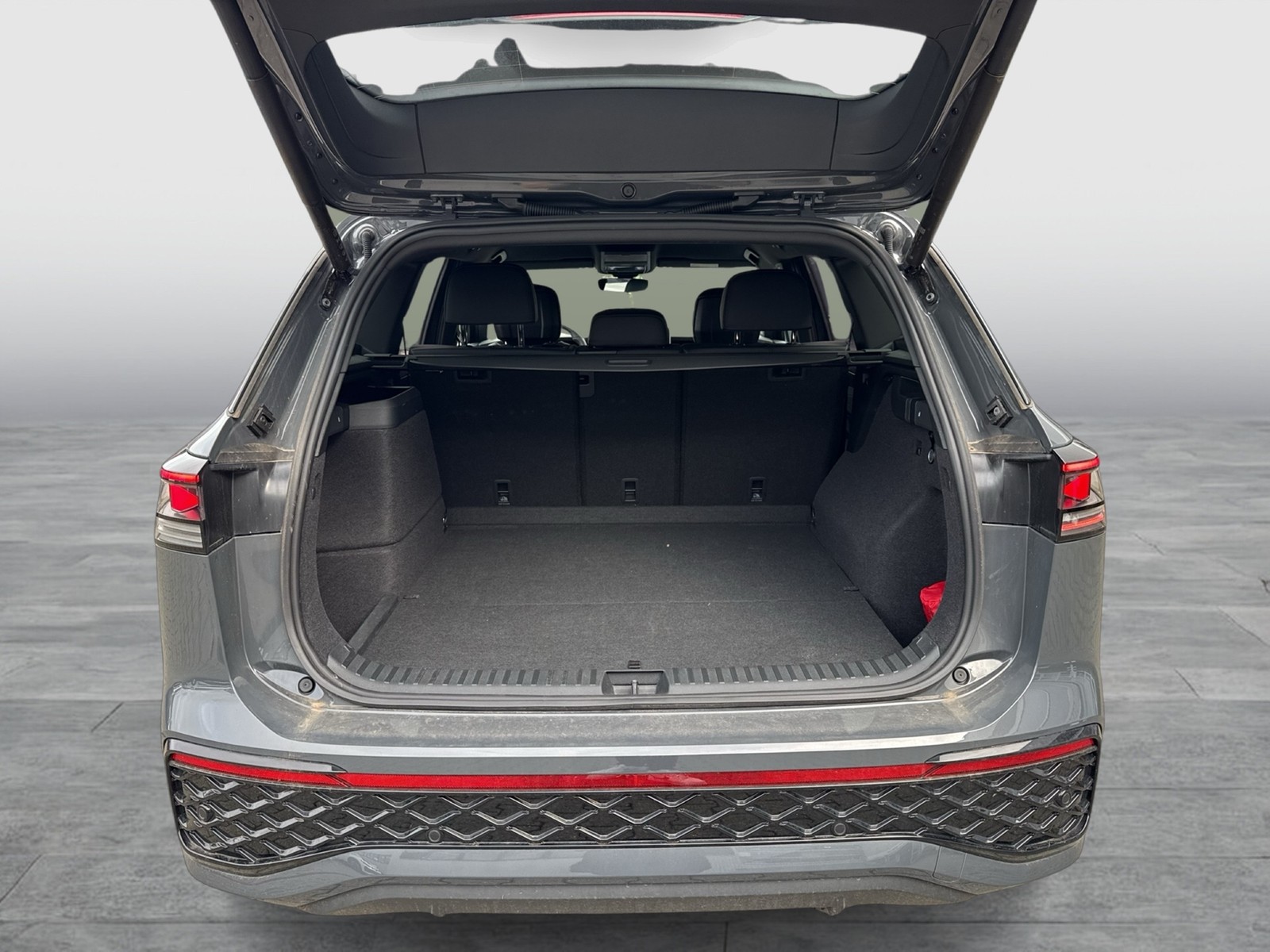 Volkswagen Tayron 1.5 HYBRID R-LINE BLACKSTYLE 360°CAM LM19