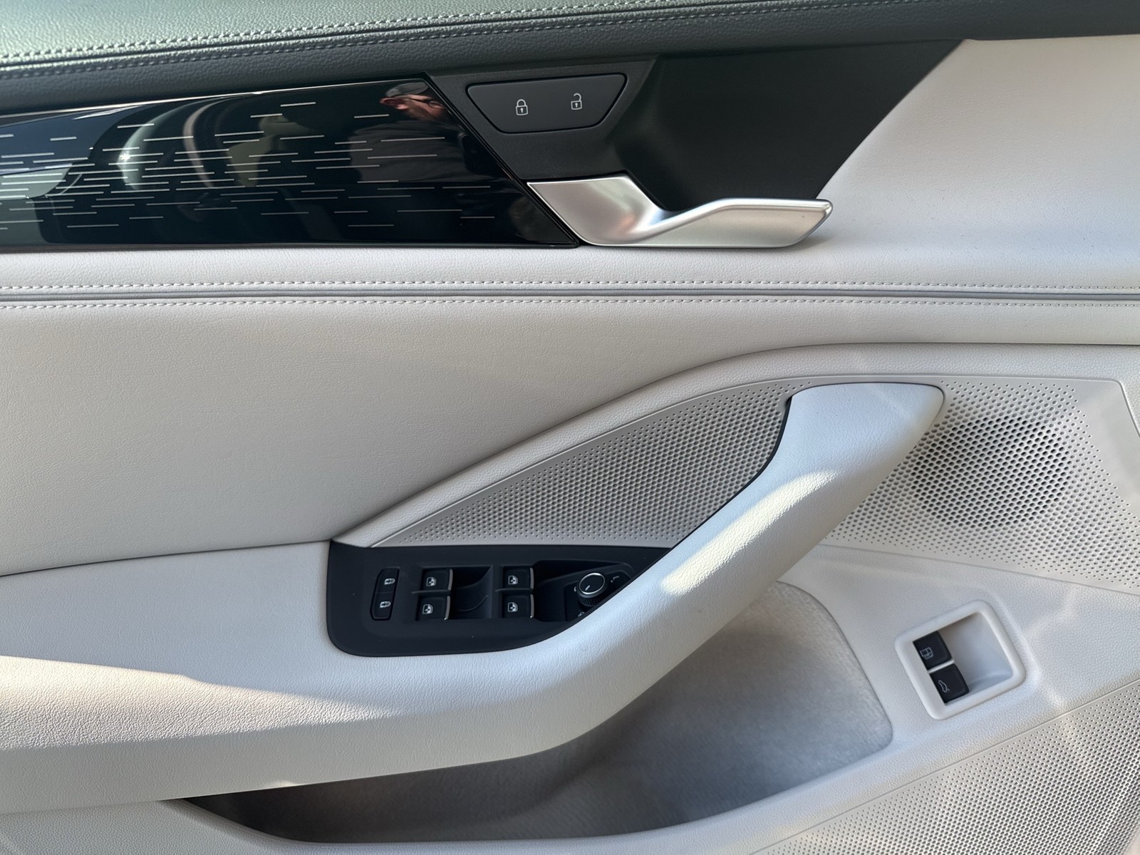 Volkswagen Passat Variant 1.5 HYBRID ELEGANCE AHK 360°CAM