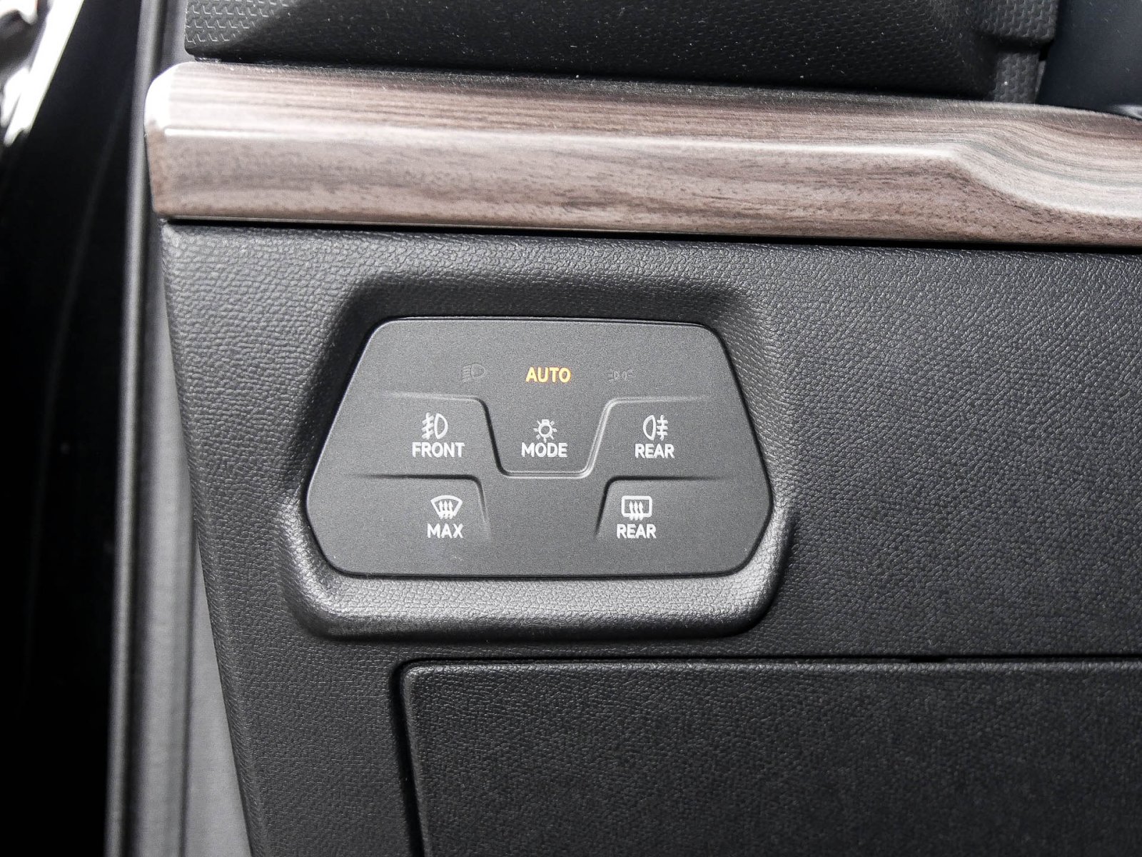 Seat Leon ST 1.4 HYBRID XCELLENCE LM17 NAVI SITZHEIZ.
