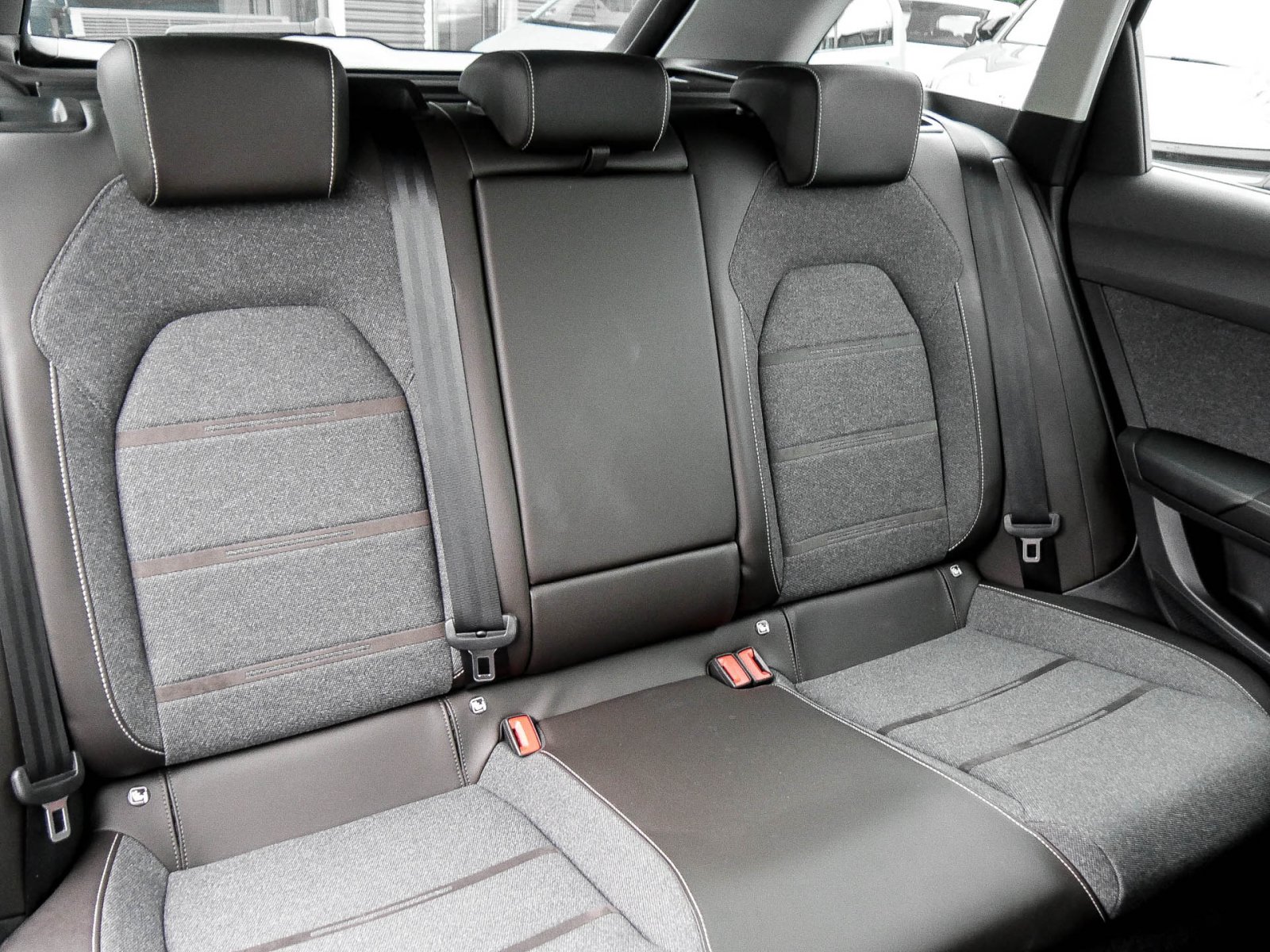 Seat Leon ST 1.4 HYBRID XCELLENCE LM17 NAVI SITZHEIZ.