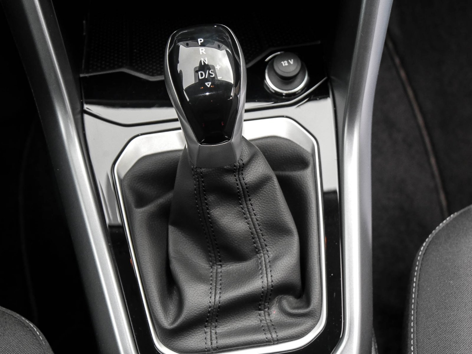 Volkswagen T-Roc 2.0 LIFE STANDHEIZUNG NAVI ALU SITZHEIZUNG