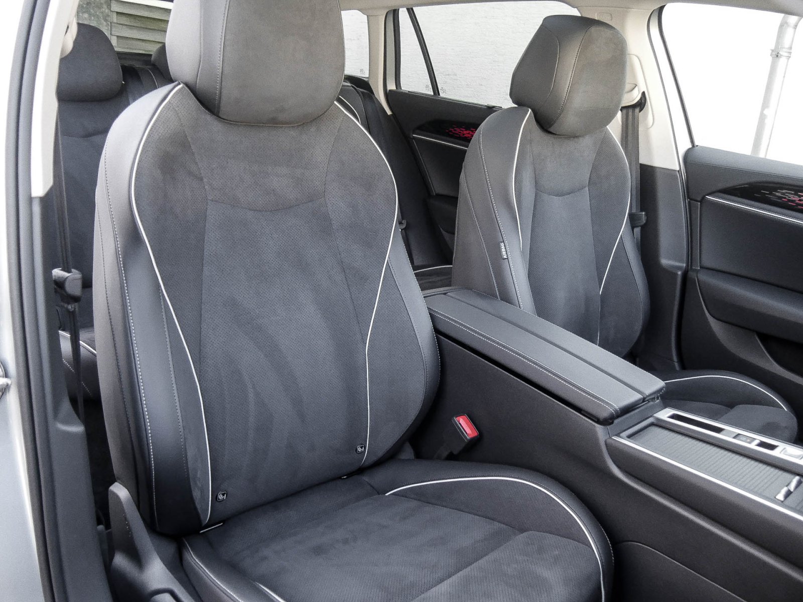 Volkswagen Passat Variant 2.0 BUSINESS NEUESMODELL PANO ACC