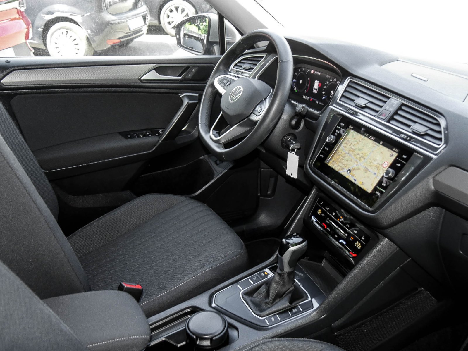 Volkswagen Tiguan Allspace 1.5 LIFE 7SITZE AHK LM18 NAVI