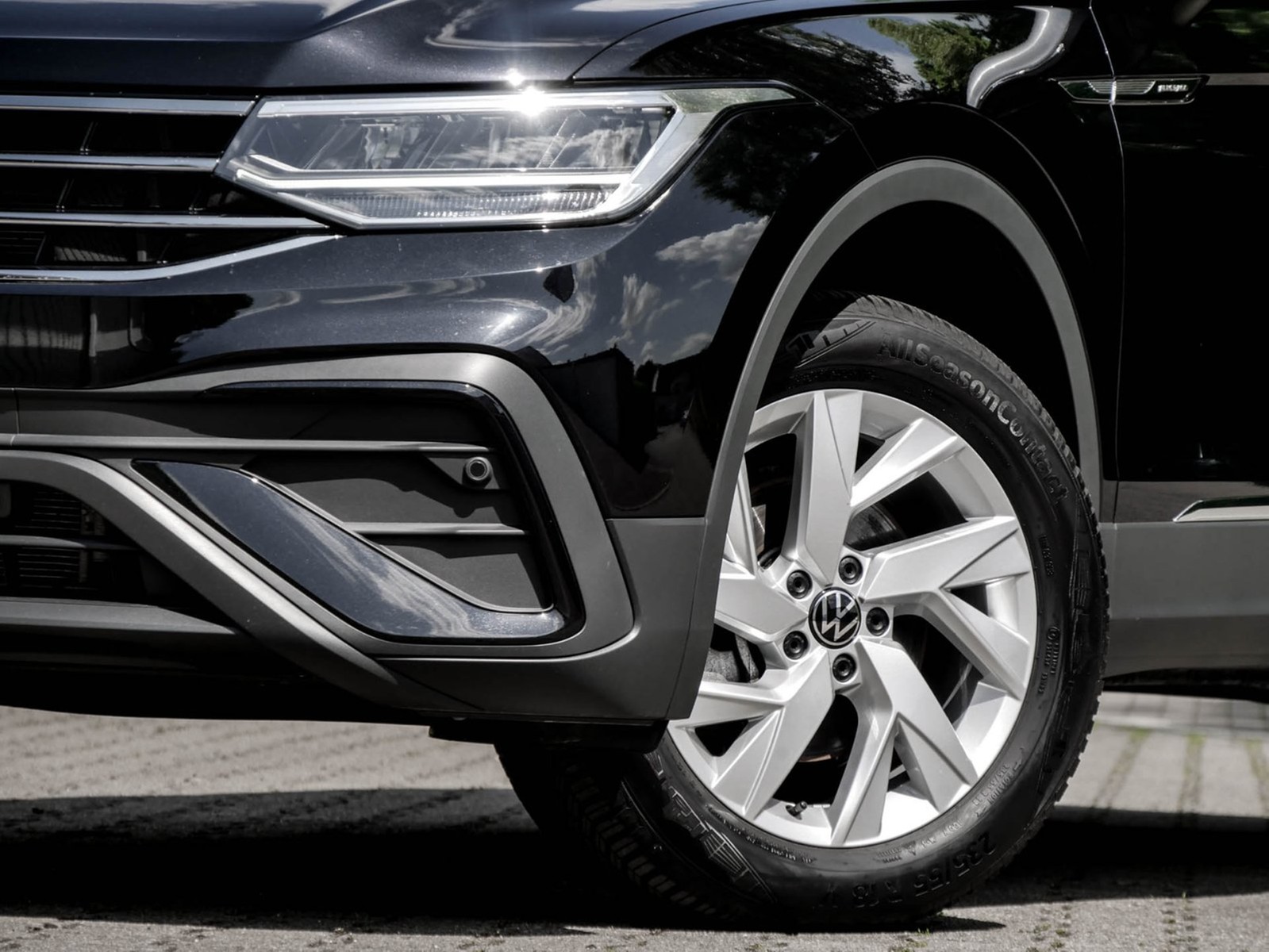 Volkswagen Tiguan Allspace 1.5 LIFE 7SITZE AHK LM18 NAVI