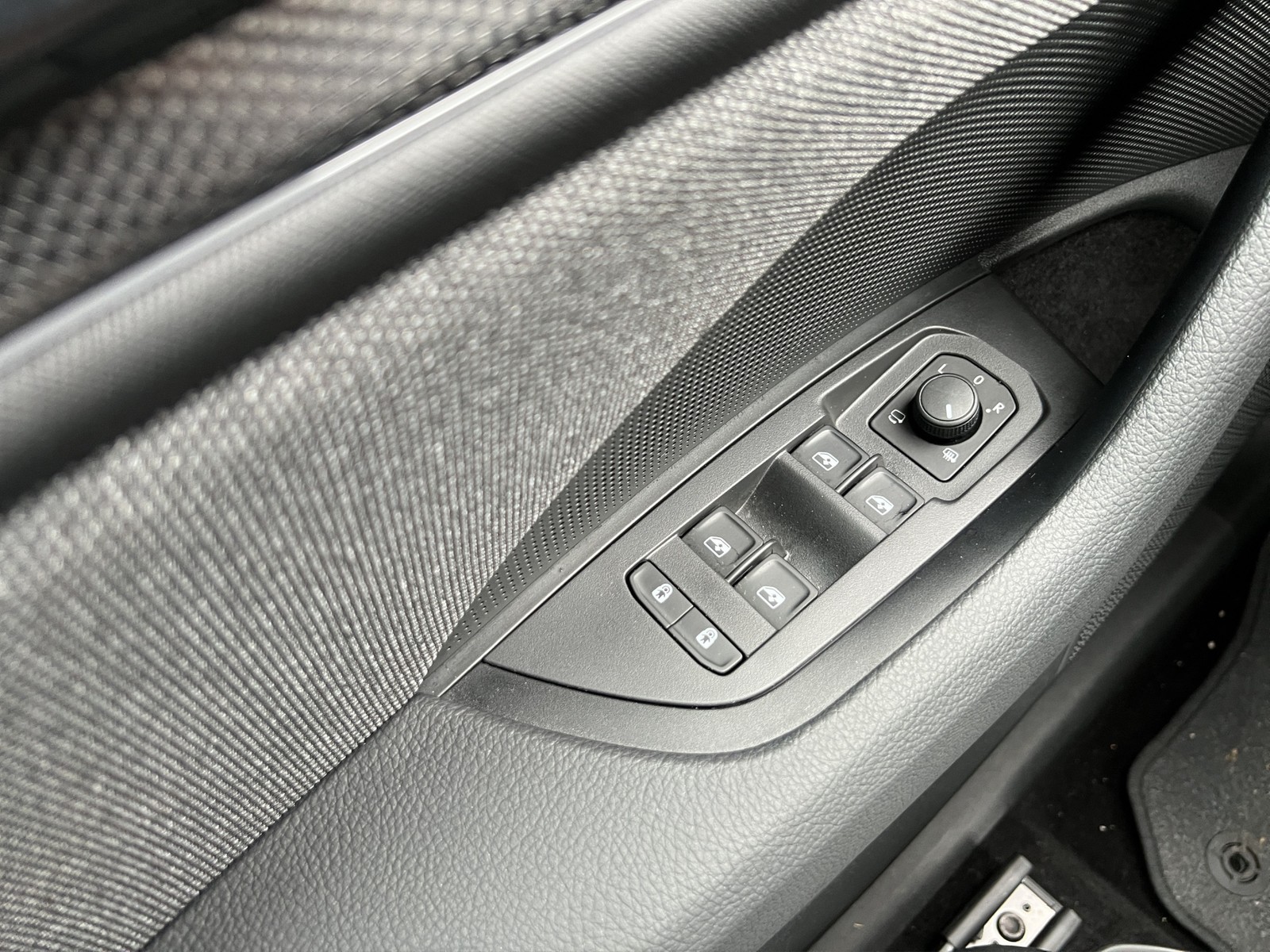 Skoda Kodiaq 1.5 iV SELECTION AHK CAM LM18 CARPLAY