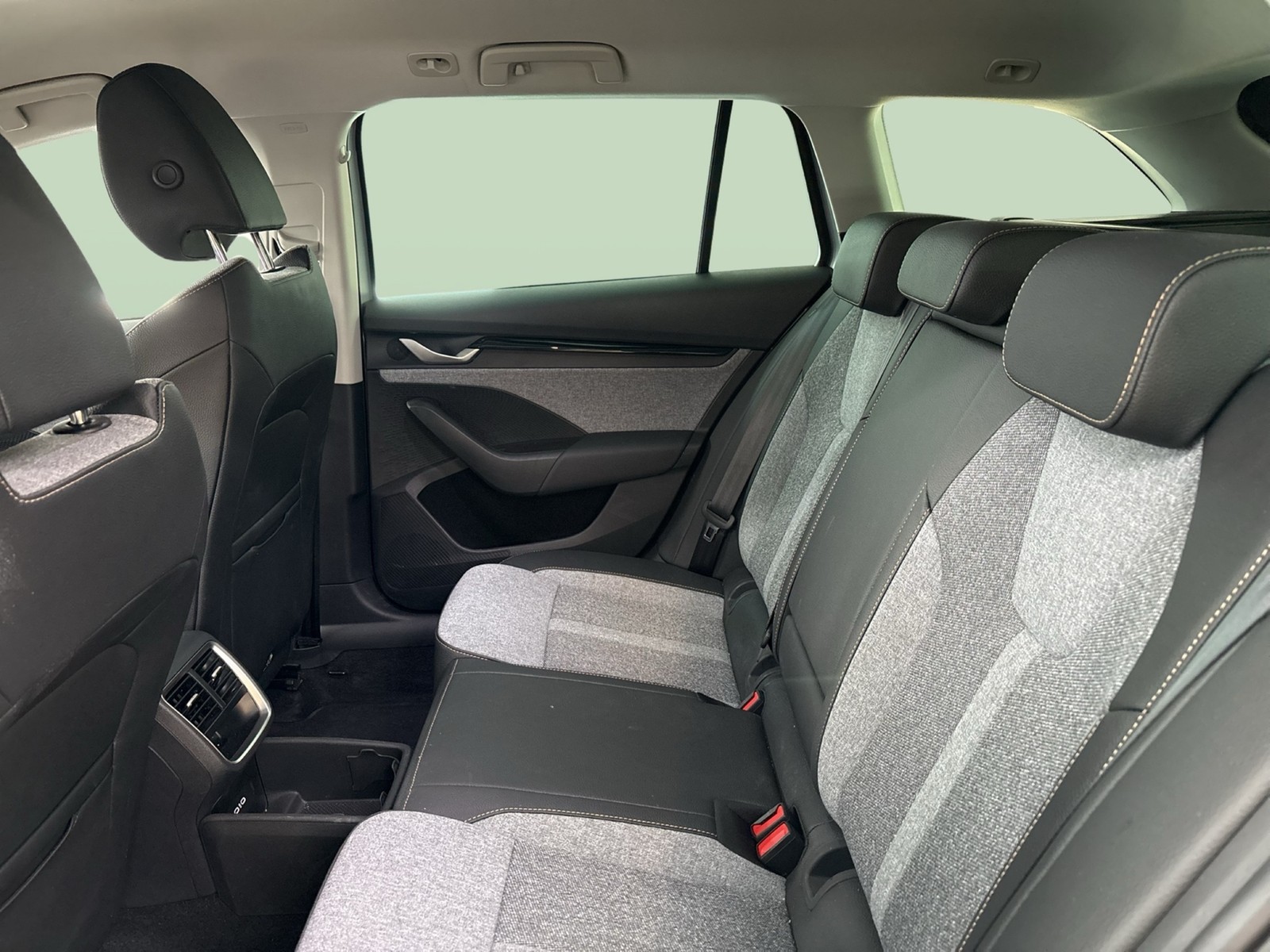 Skoda Octavia Combi 2.0 SELECTION AHK CAM ACC NAVI