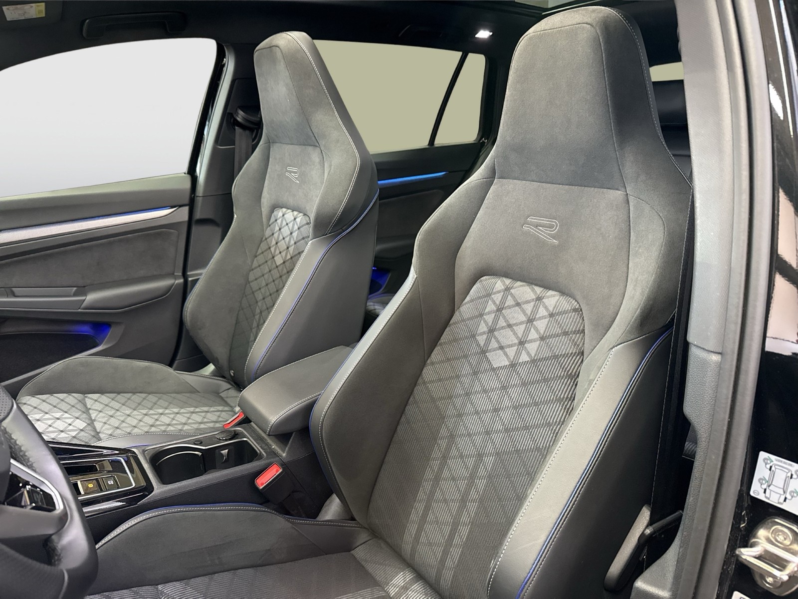 Volkswagen Golf Variant VIII 2.0 R-LINE BLACK STYLE PANO CAM ACC LM18