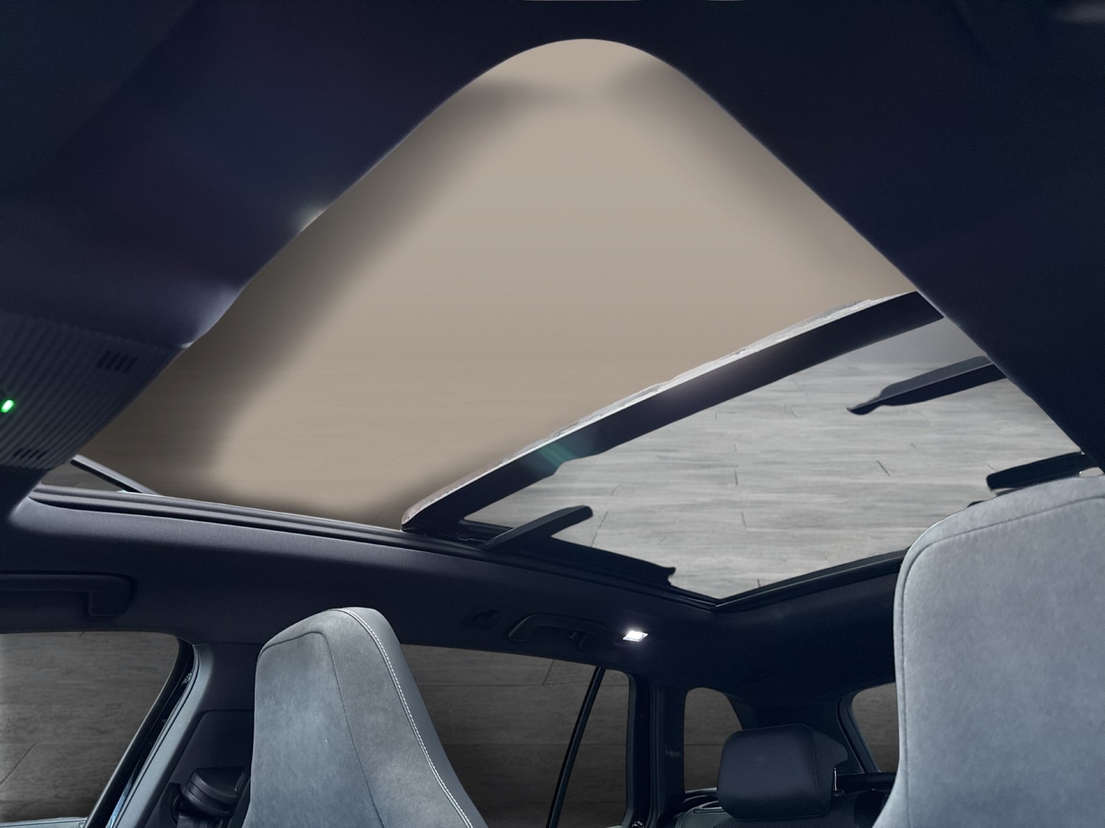 Volkswagen Golf Variant VIII 2.0 R-LINE BLACK STYLE PANO CAM ACC LM18