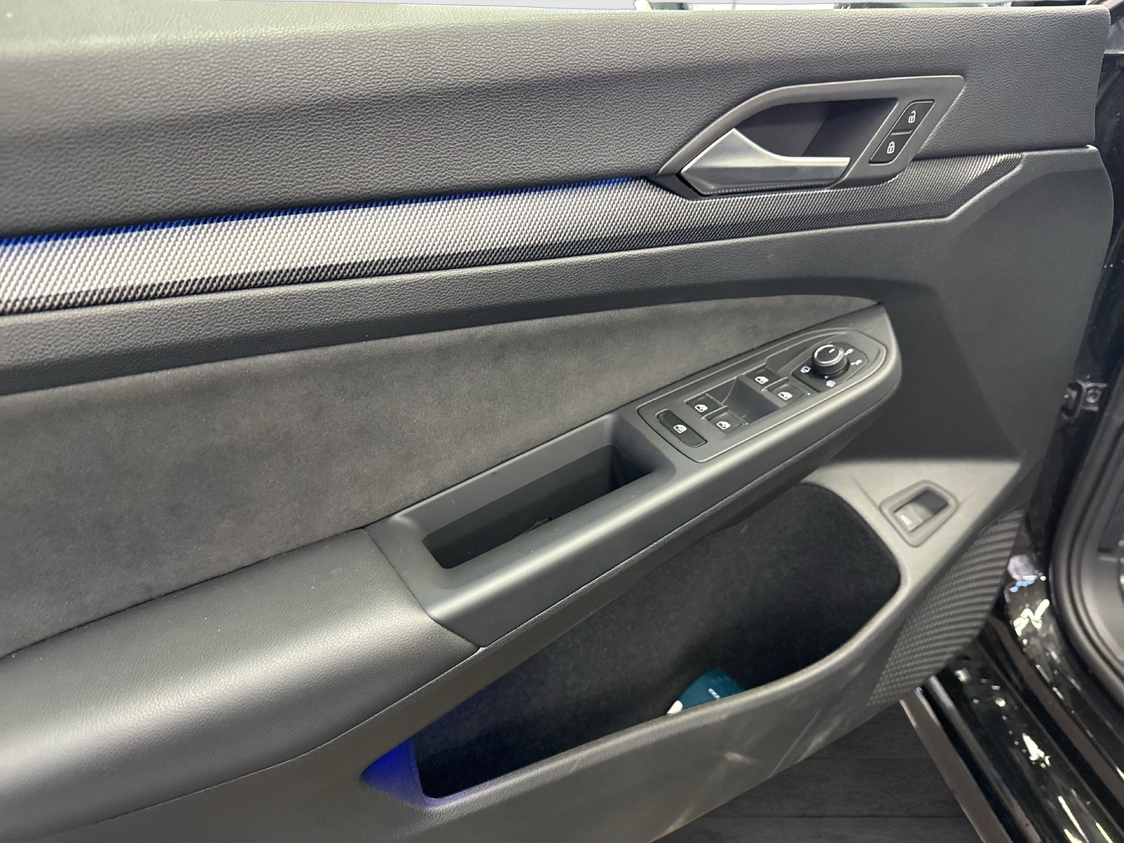 Volkswagen Golf Variant VIII 2.0 R-LINE BLACK STYLE PANO CAM ACC LM18