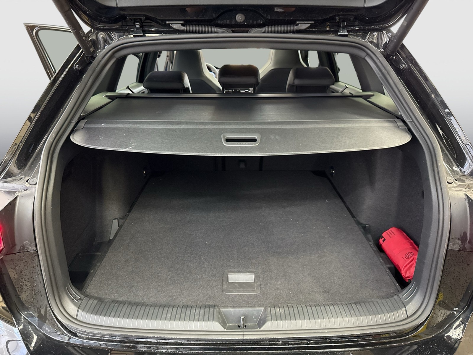 Volkswagen Golf Variant VIII 2.0 R-LINE BLACK STYLE PANO CAM ACC LM18