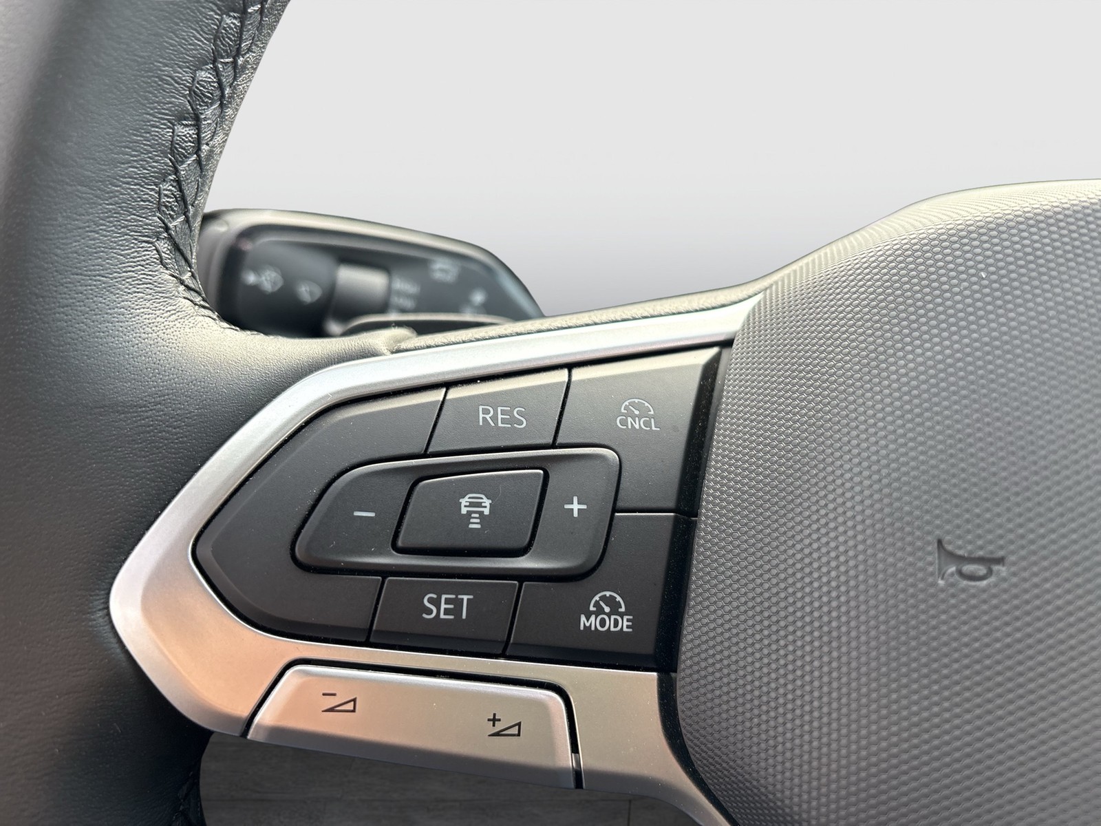 Volkswagen Tiguan 1.5 HYBRID ELEGANCE NEUES MODELL AHK CAM