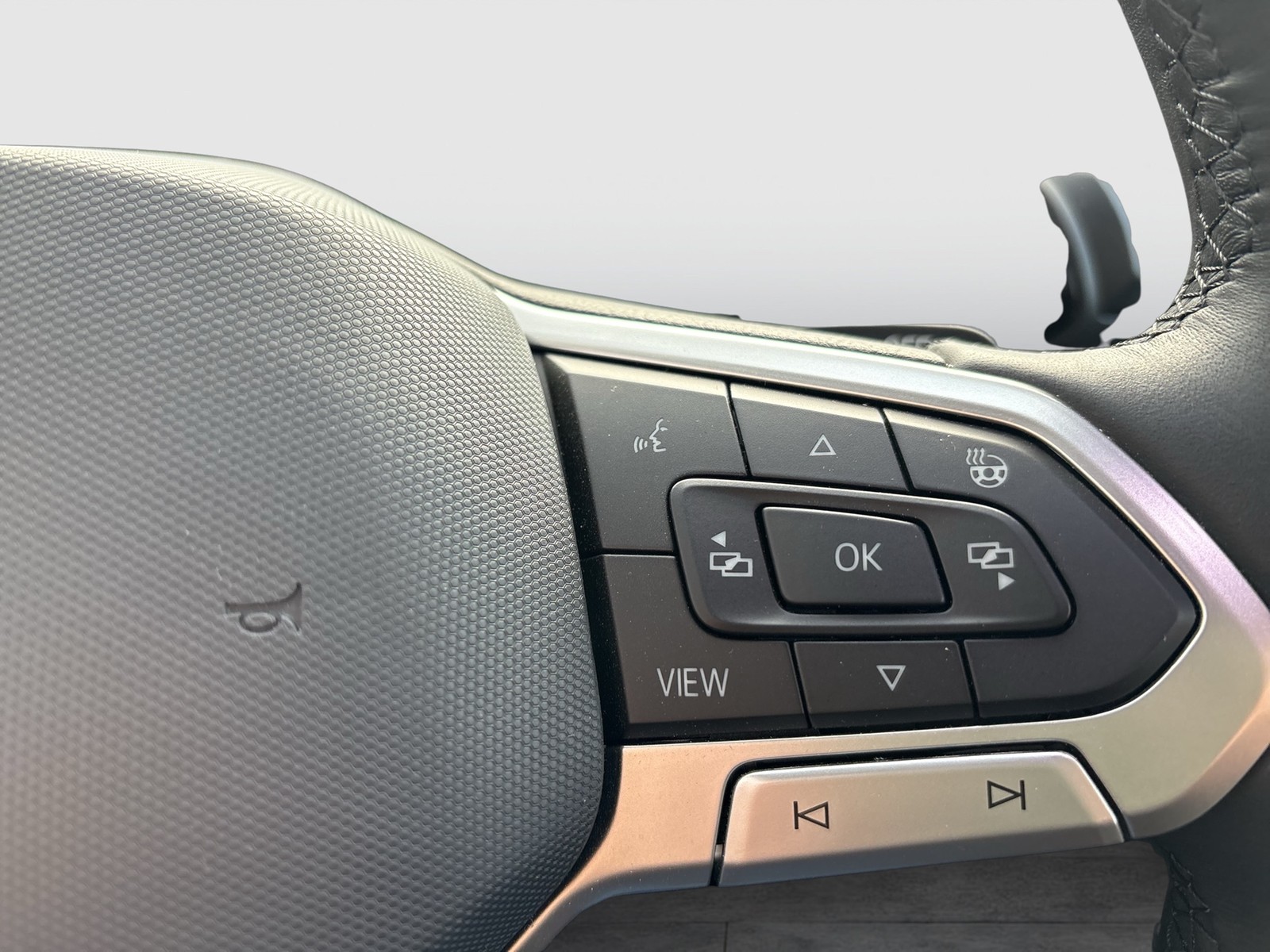 Volkswagen Tiguan 1.5 HYBRID ELEGANCE NEUES MODELL AHK CAM