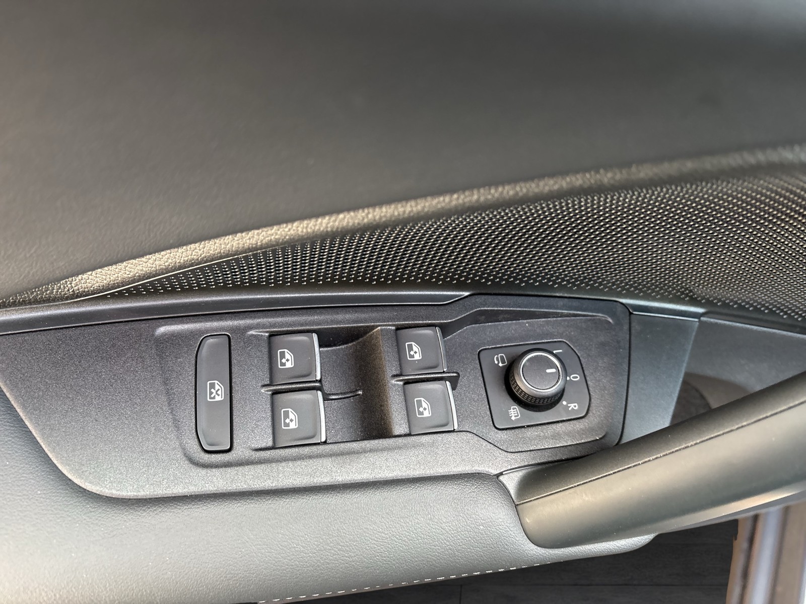 Volkswagen Tiguan 1.5 HYBRID ELEGANCE NEUES MODELL AHK CAM