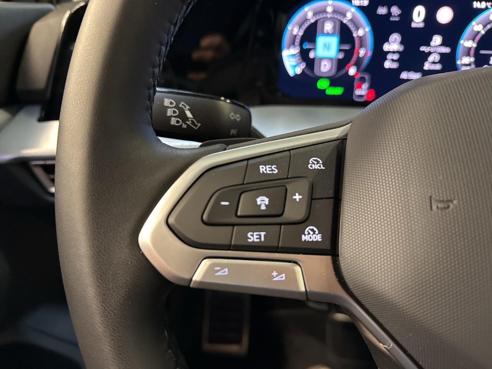 Volkswagen Golf VIII 1.5 eTSI ENERGY CAM ACC NAVI CARPLAY
