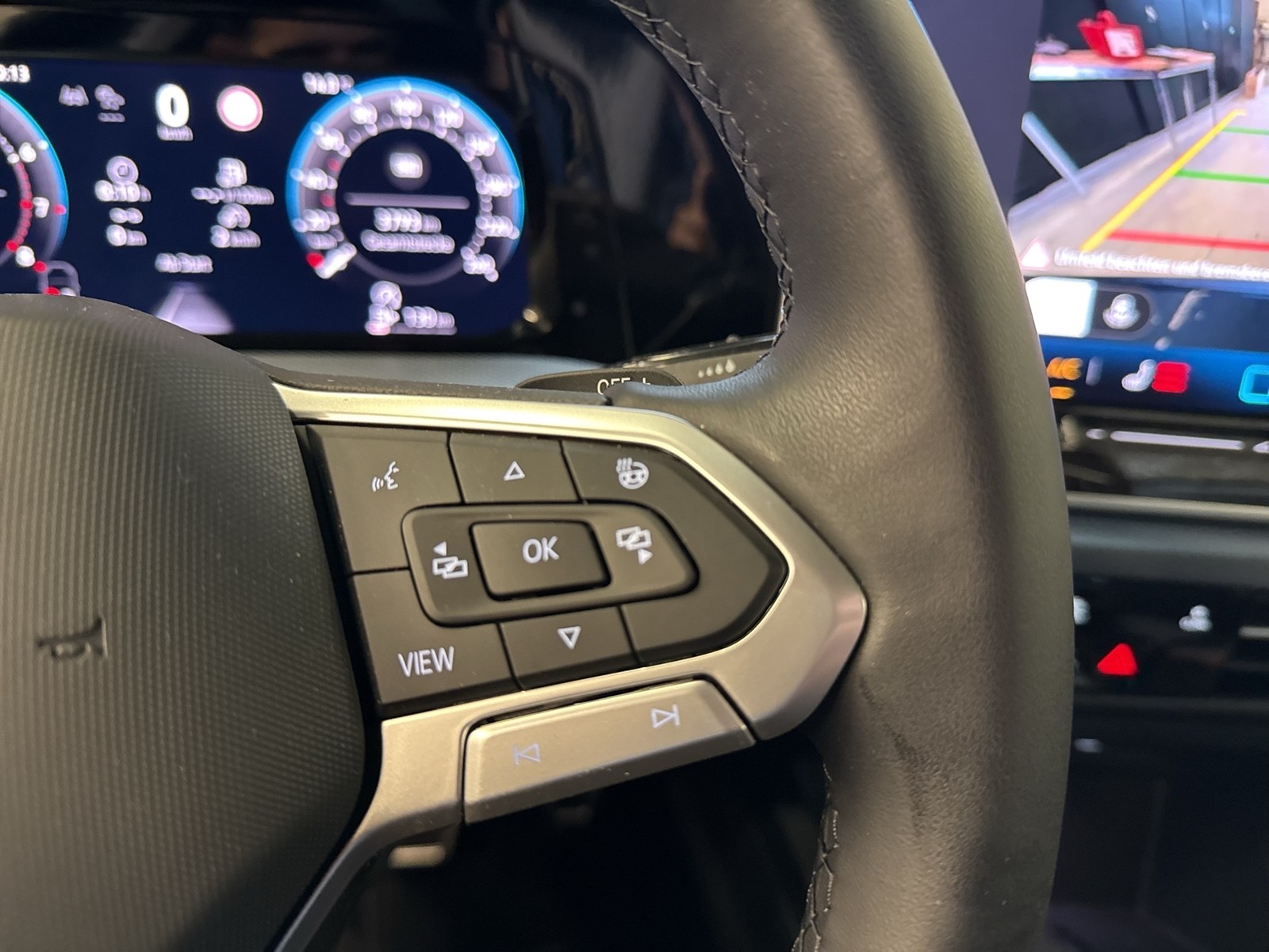 Volkswagen Golf VIII 1.5 eTSI ENERGY CAM ACC NAVI CARPLAY