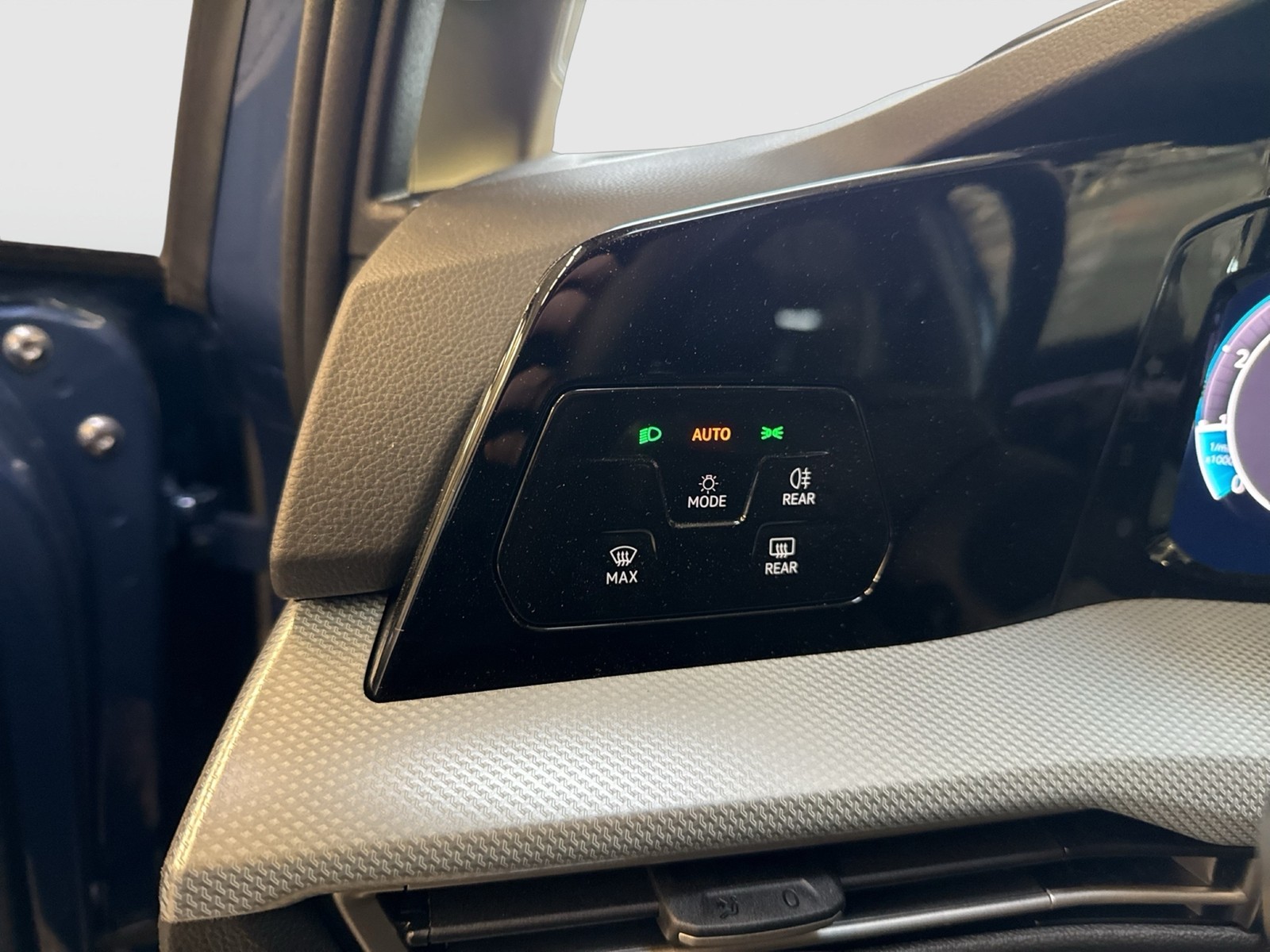 Volkswagen Golf VIII 1.5 eTSI ENERGY CAM ACC NAVI CARPLAY