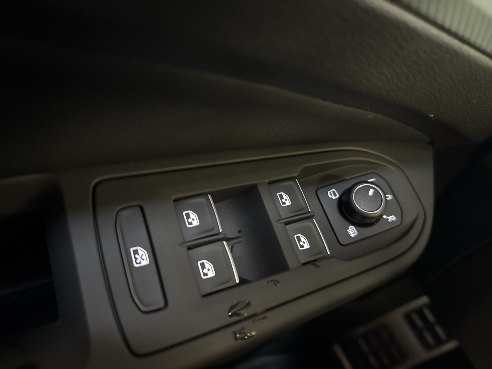 Volkswagen Golf VIII 1.5 eTSI ENERGY CAM ACC NAVI CARPLAY