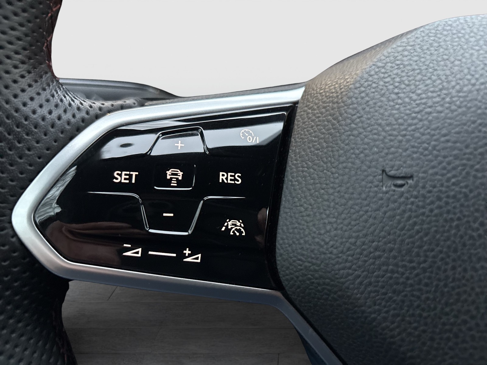 Volkswagen Golf VIII 2.0 GTI BLACK STYLE ACC KAMERA ALU18