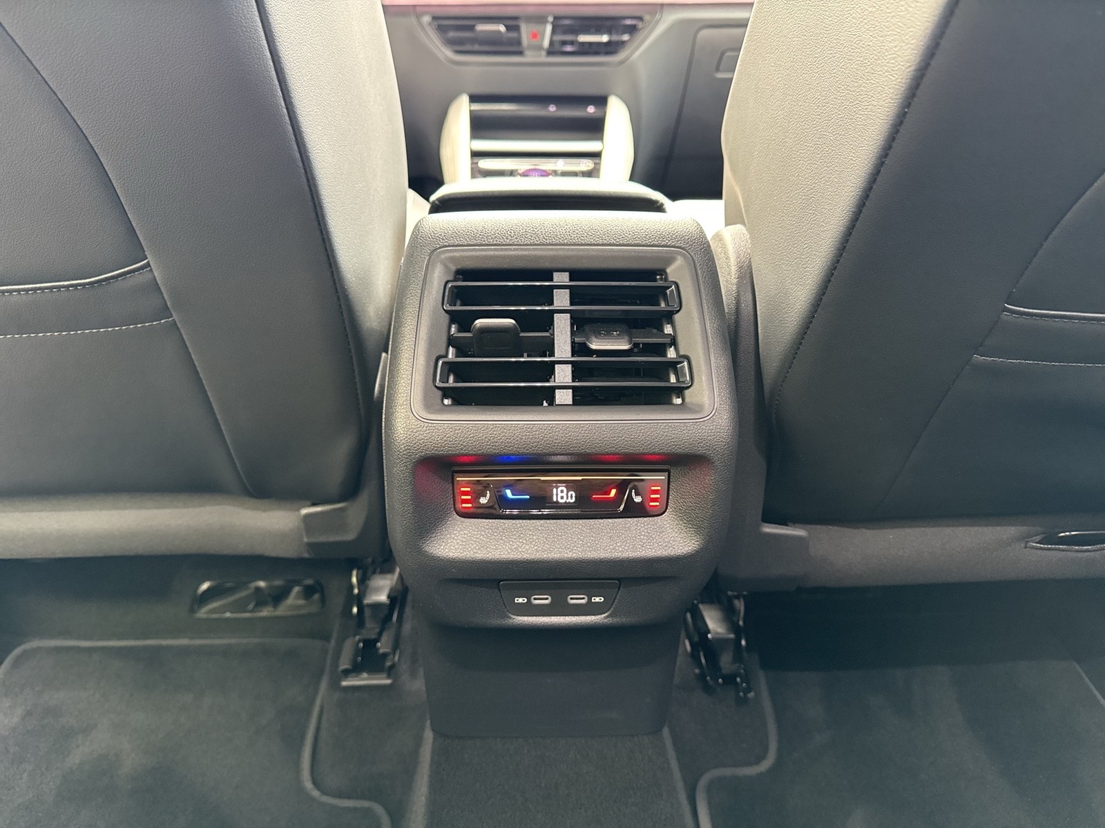 Volkswagen Tayron 1.5 HYBRID ELEGANCE AHK CAM ACC LM18 NAVI
