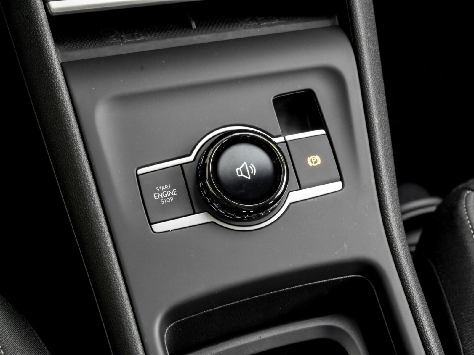 Volkswagen Tiguan 1.5 eTSI NEUES MODELL AHK CAM NAVI SITZHZ
