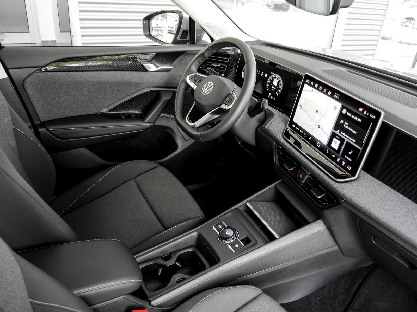 Volkswagen Tiguan 1.5 eTSI NEUES MODELL AHK CAM NAVI SITZHZ