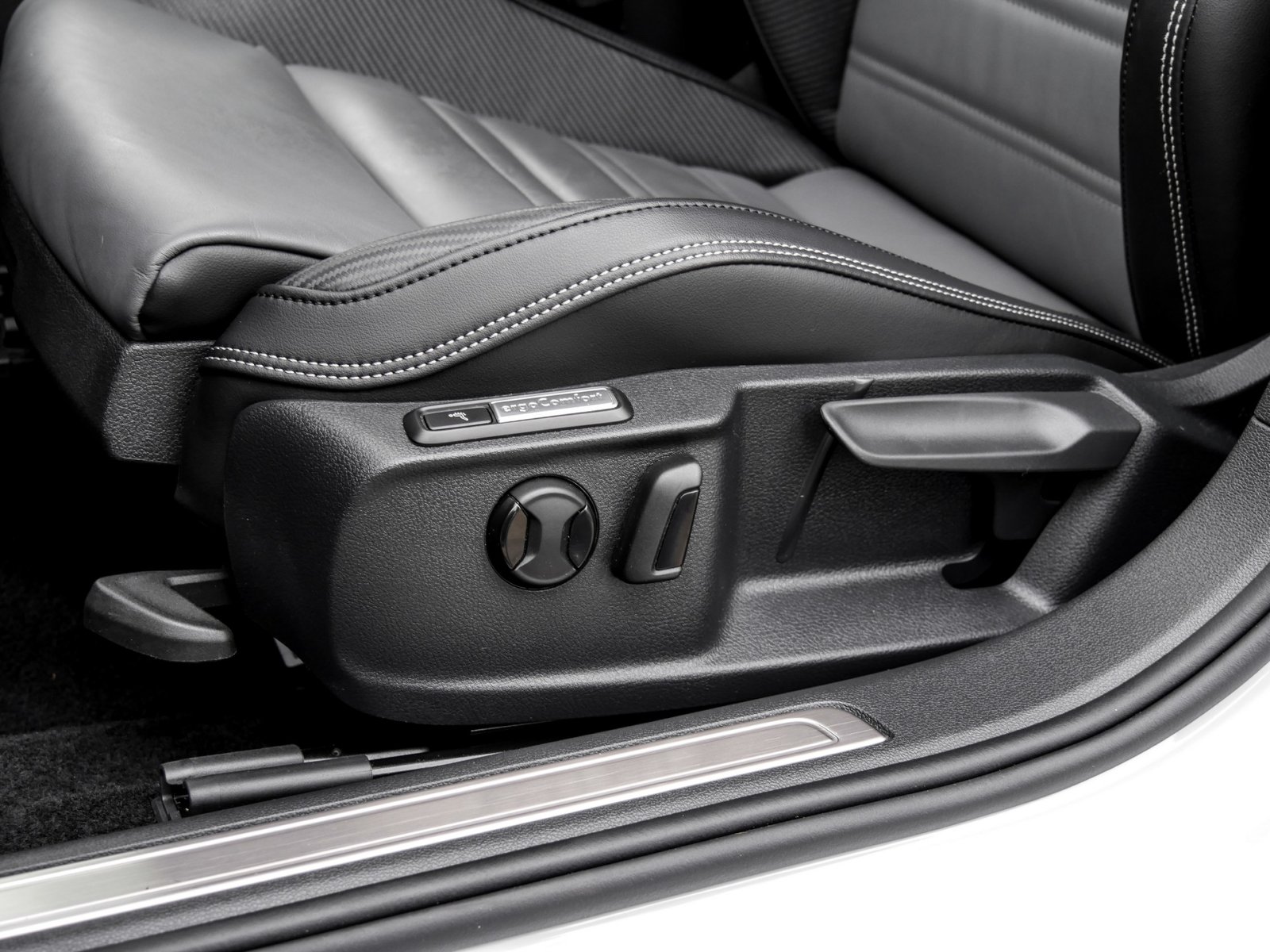 Volkswagen Passat Variant 2.0 R-LINE LEDER STANDHZ AHK LM19