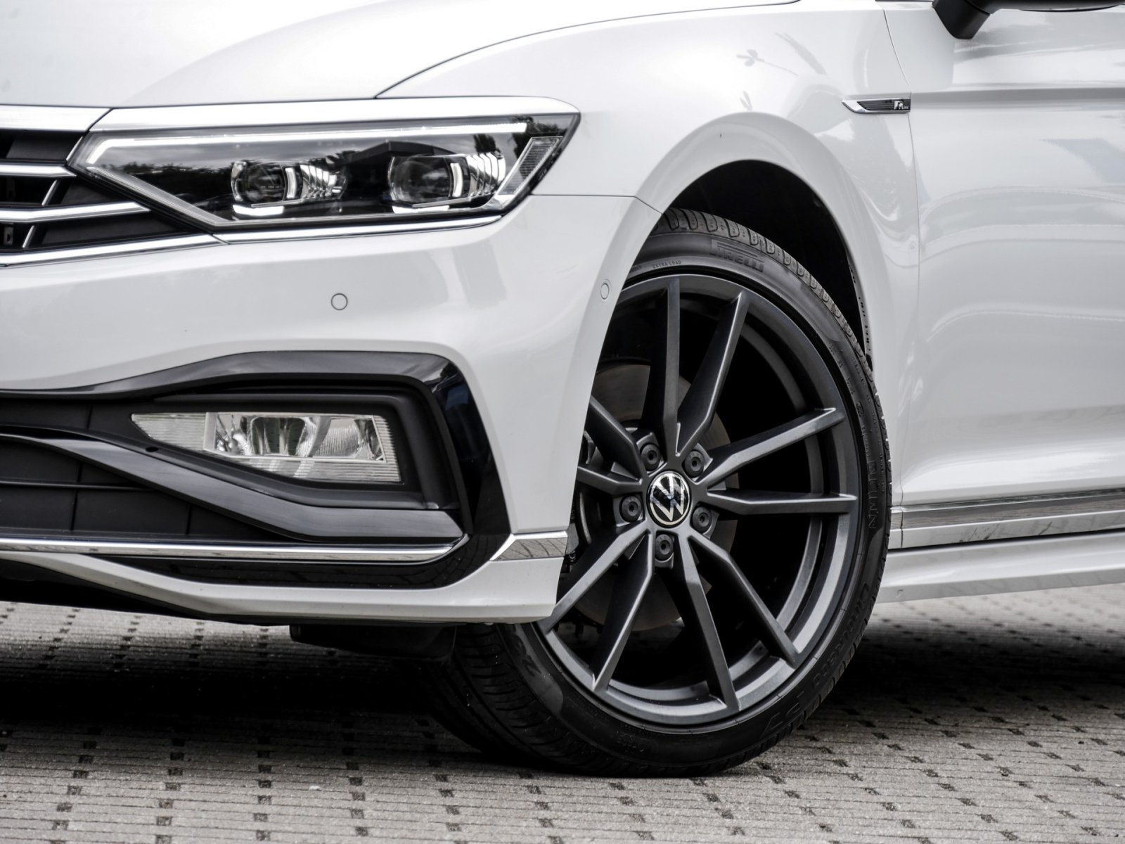 Volkswagen Passat Variant 2.0 R-LINE LEDER STANDHZ AHK LM19