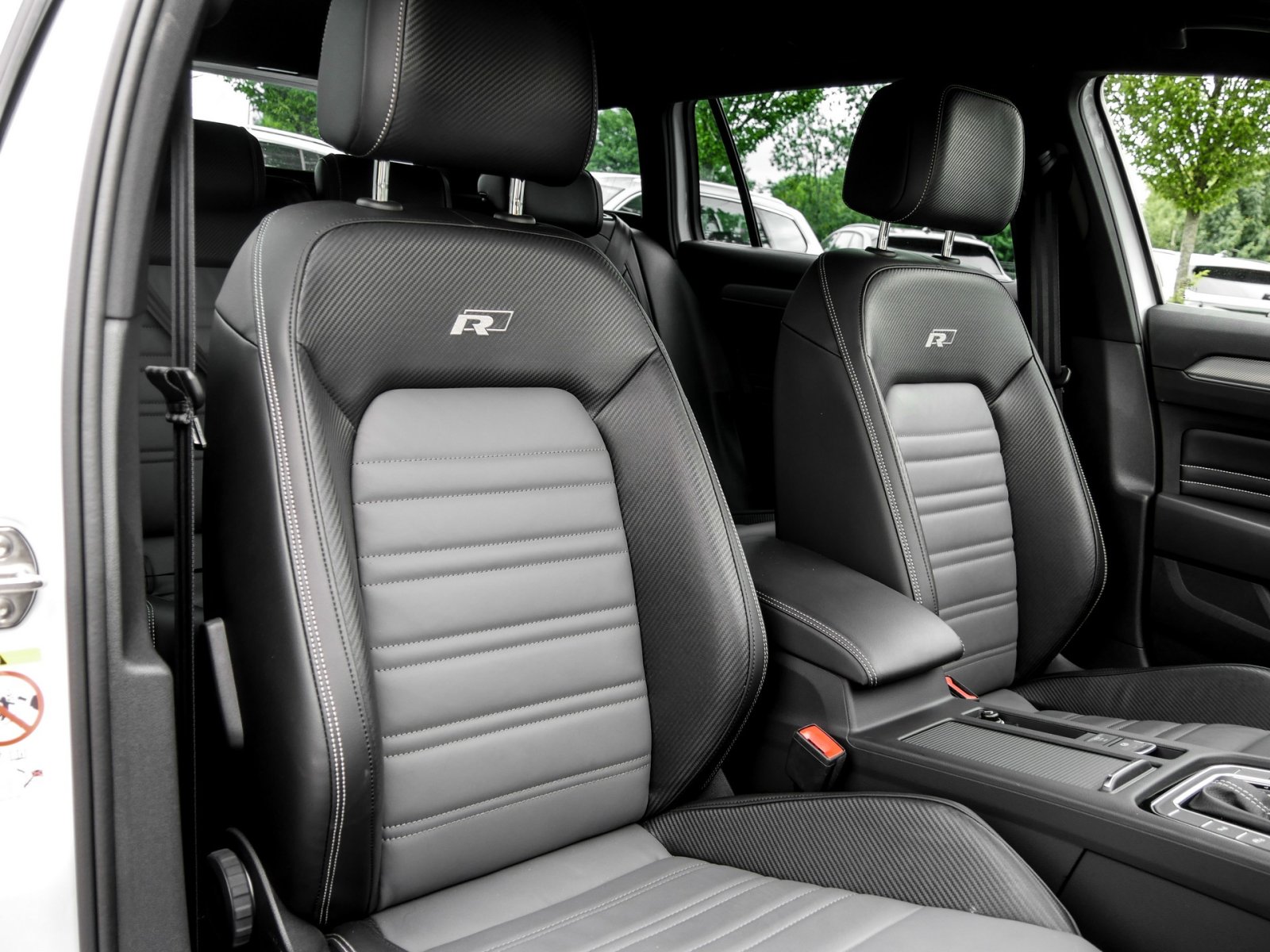 Volkswagen Passat Variant 2.0 R-LINE LEDER STANDHZ AHK LM19