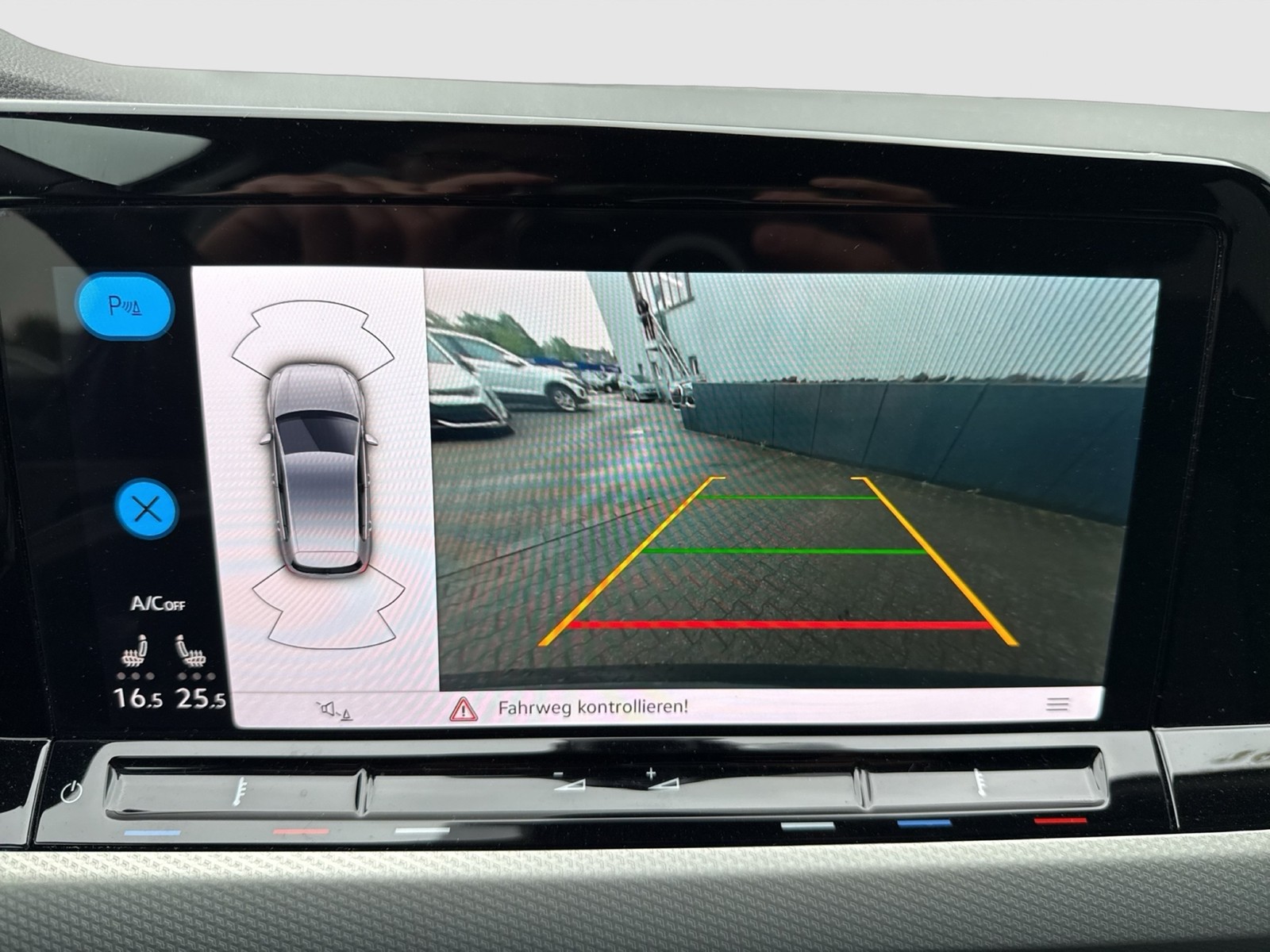 Volkswagen Golf VIII 1.0 eTSI MOVE CAM ACC CARPLAY SITZHEIZ