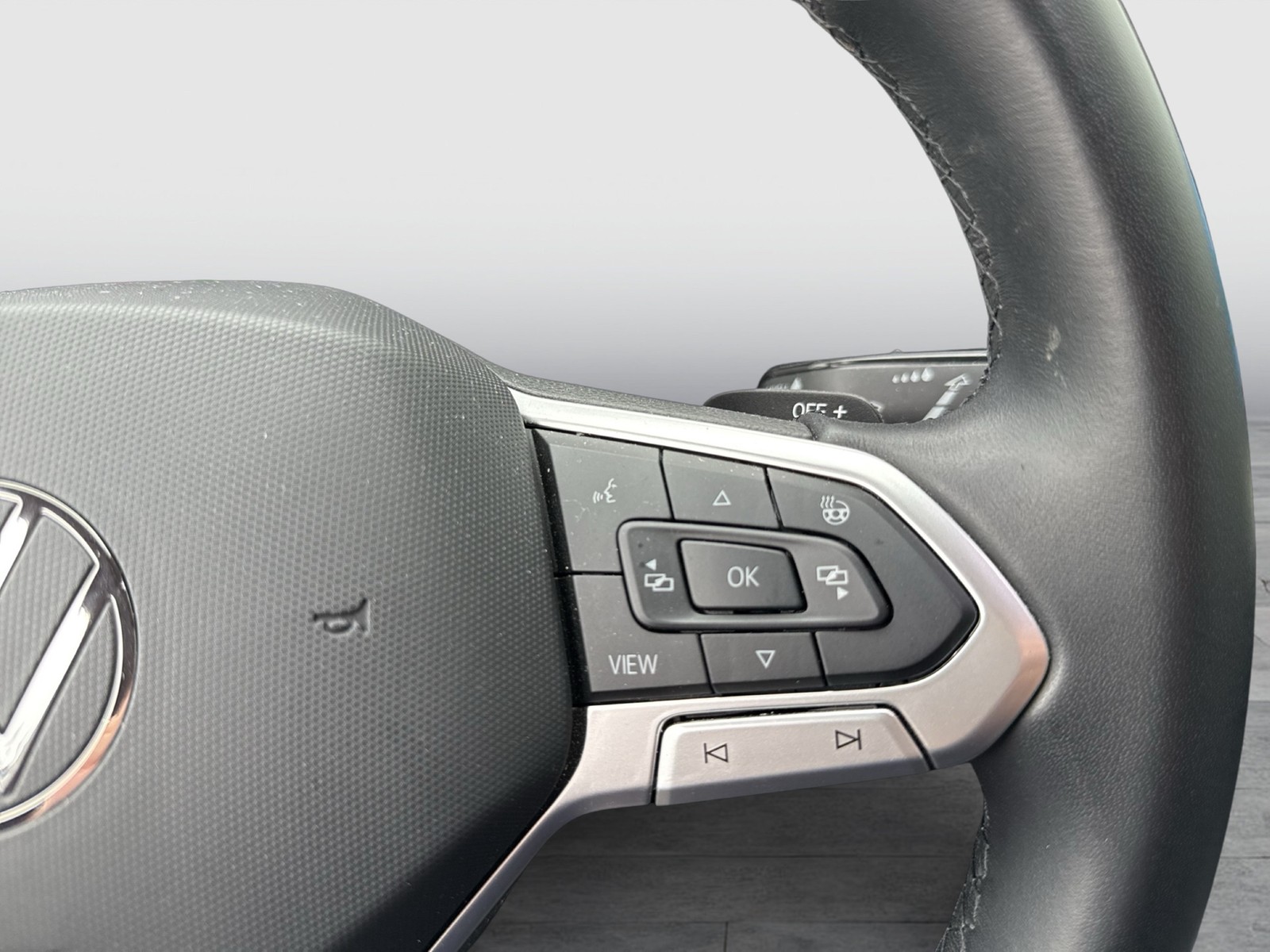 Volkswagen Golf VIII 1.0 eTSI MOVE CAM ACC CARPLAY SITZHEIZ