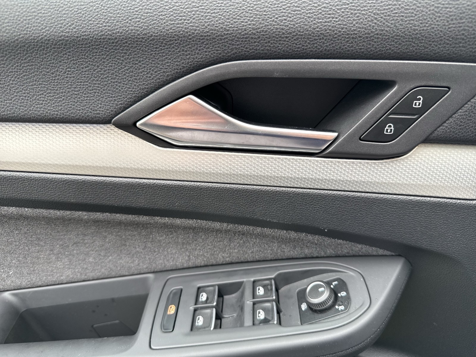 Volkswagen Golf VIII 1.0 eTSI MOVE CAM ACC CARPLAY SITZHEIZ
