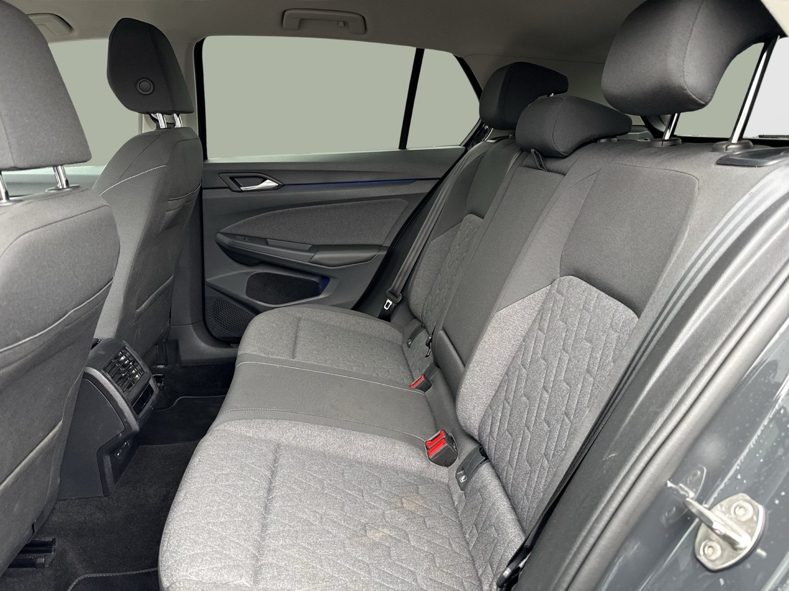 Volkswagen Golf VIII 1.0 eTSI MOVE CAM ACC CARPLAY SITZHEIZ
