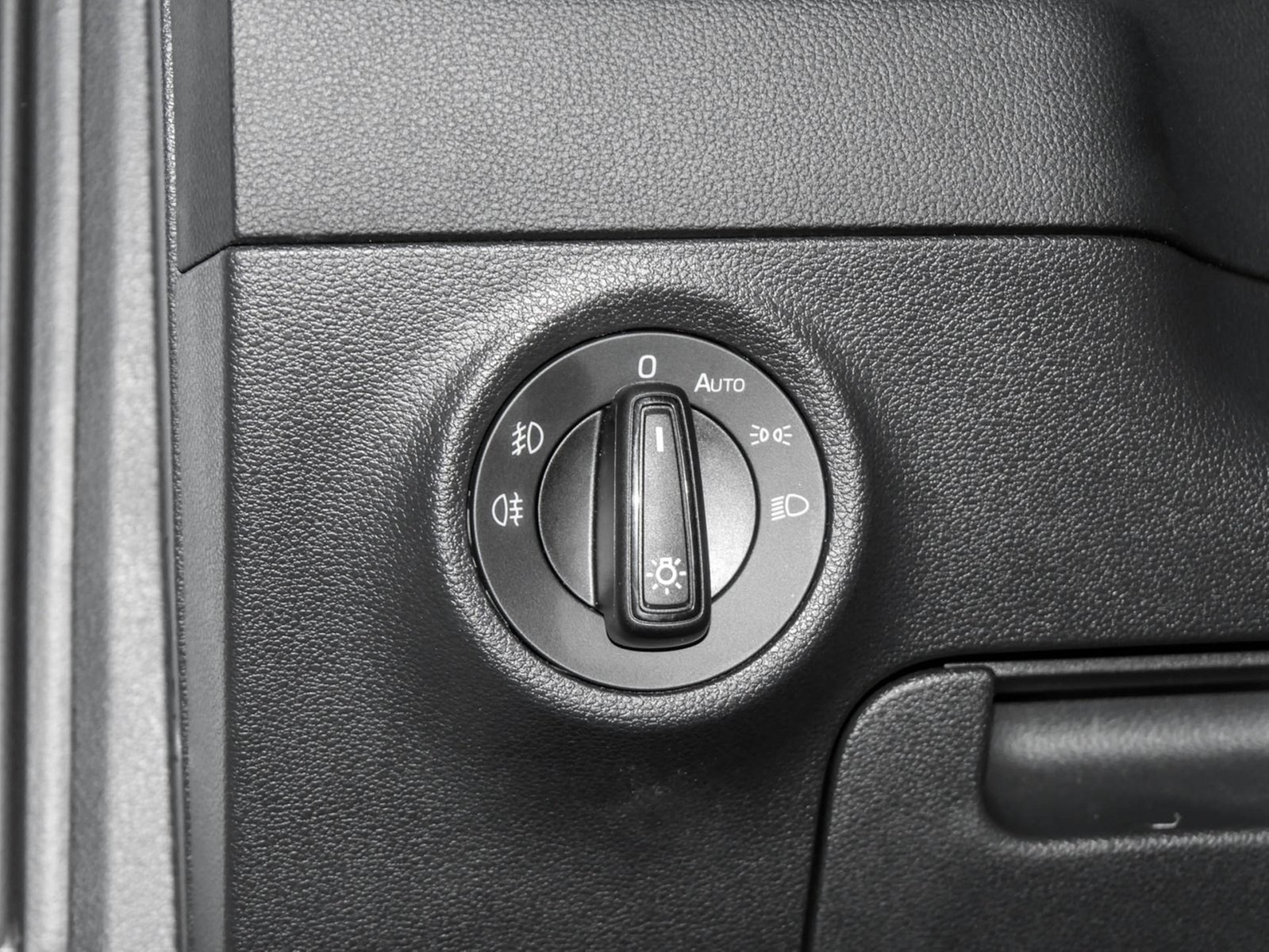 Skoda Karoq 1.5 SELECTION CAM ACC LM17 E-KLAPPE NAVI