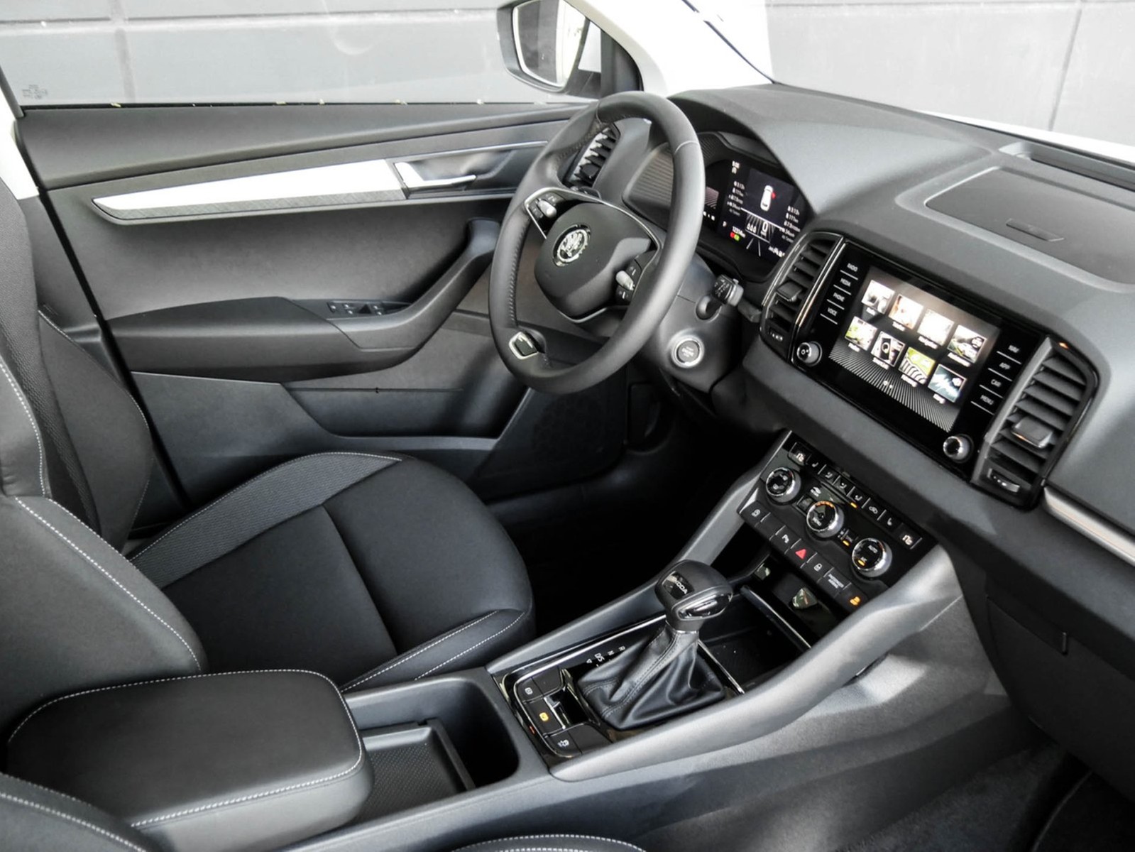 Skoda Karoq 1.5 SELECTION CAM ACC LM17 E-KLAPPE NAVI