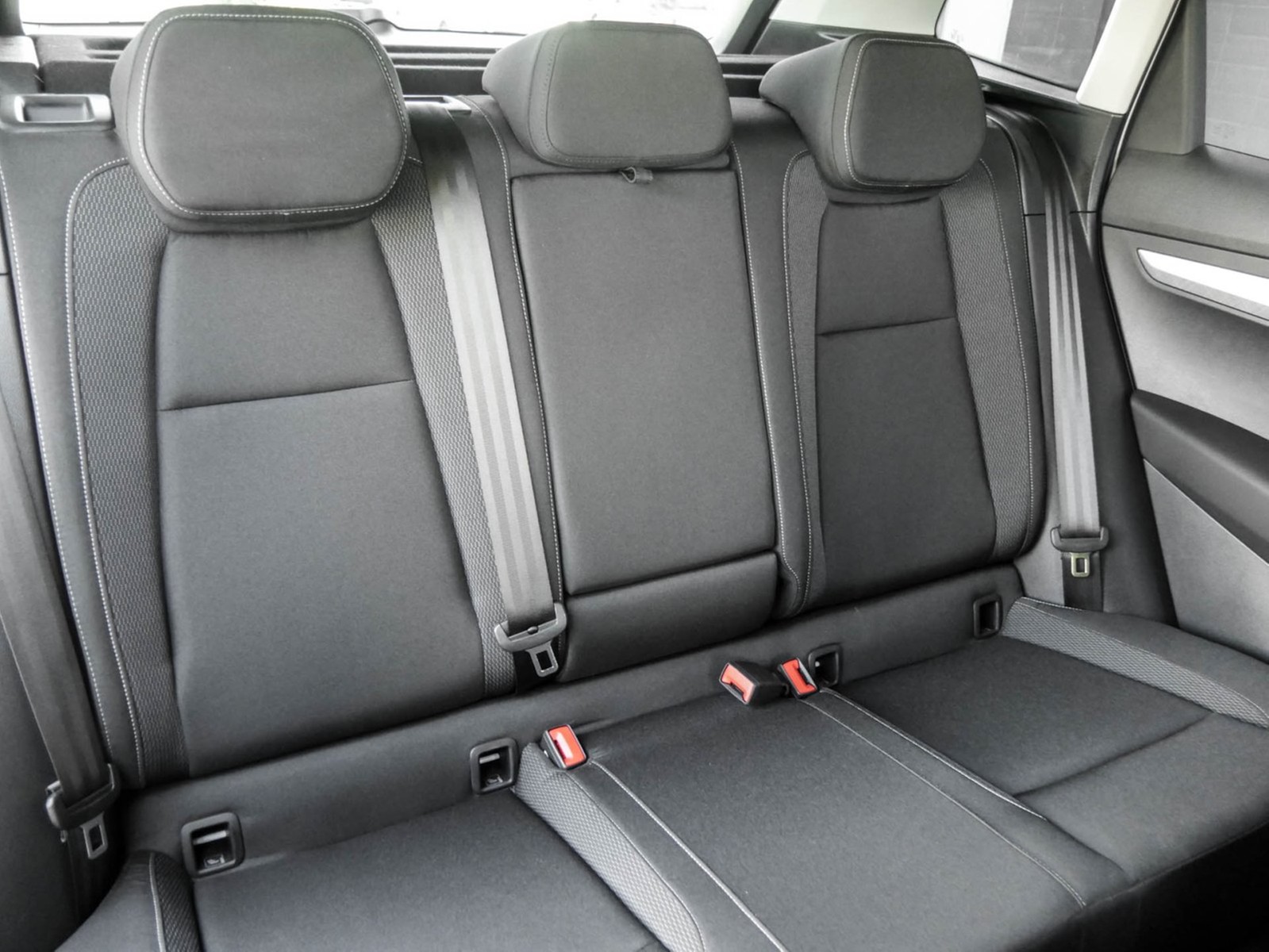Skoda Karoq 1.5 SELECTION CAM ACC LM17 E-KLAPPE NAVI