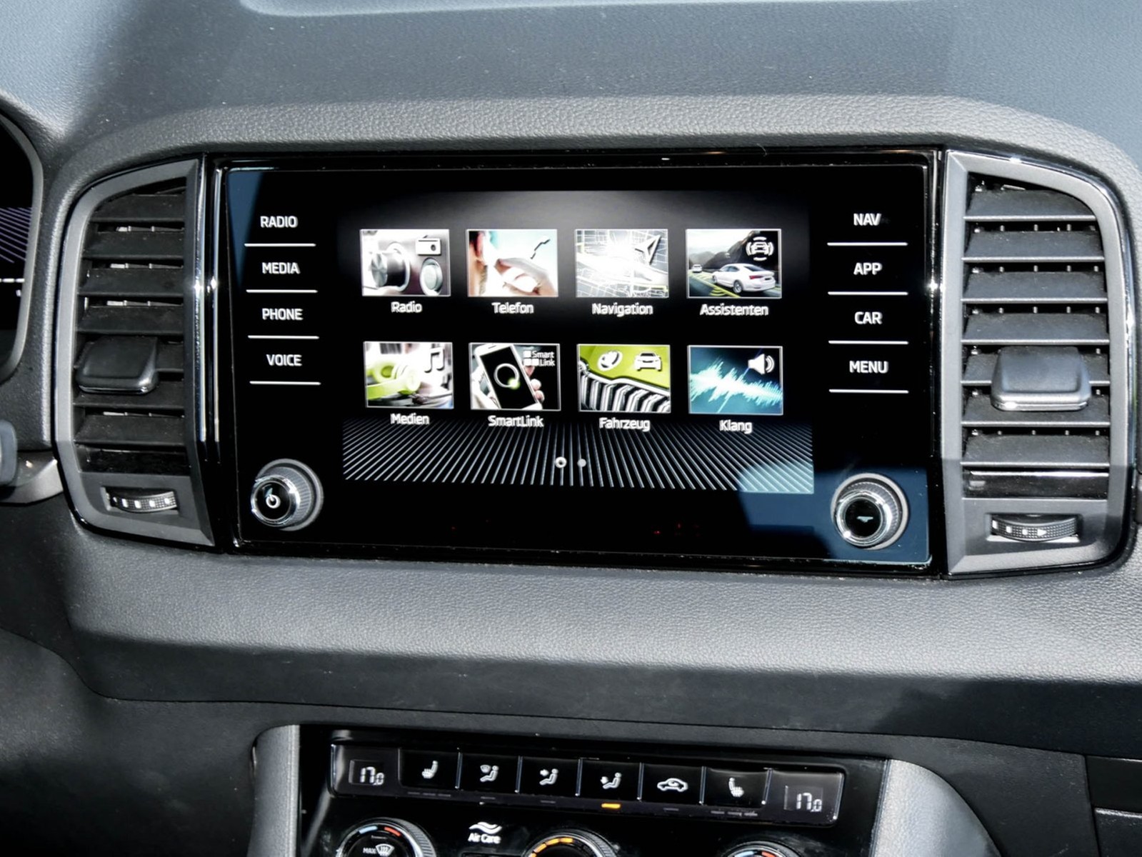 Skoda Karoq 1.5 SELECTION CAM ACC LM17 E-KLAPPE NAVI