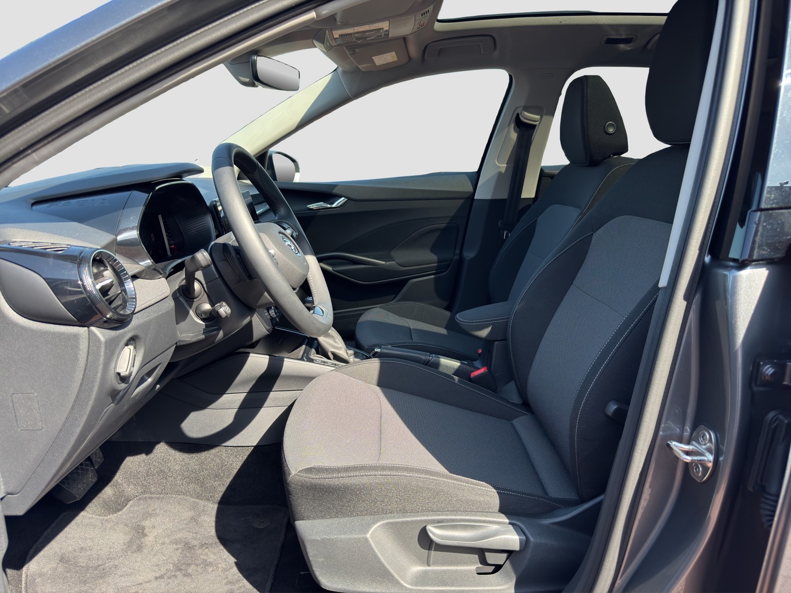 Skoda Fabia 1.0 DRIVE PANO CAM ACC AHK-VORB. NAVI ALU
