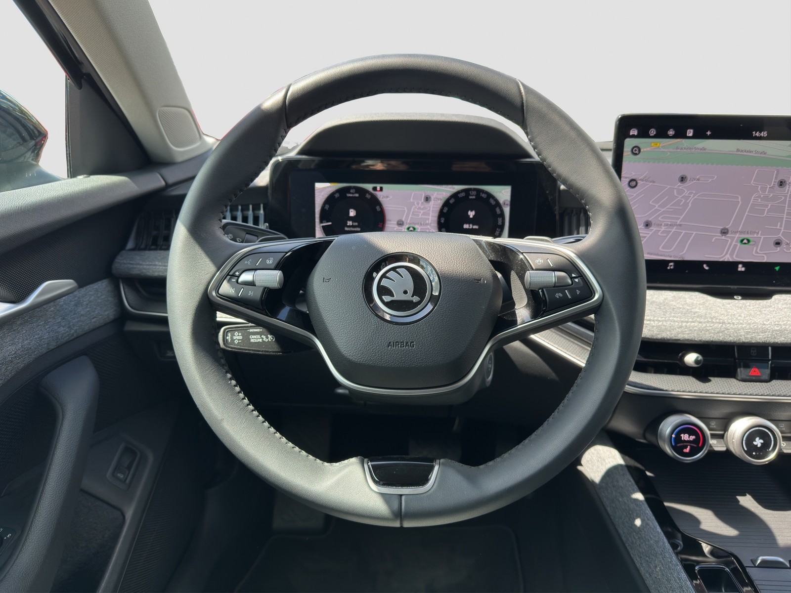 Skoda Superb Combi 1.5 eTSI SELECTION CAM ACC E-KLAPPE