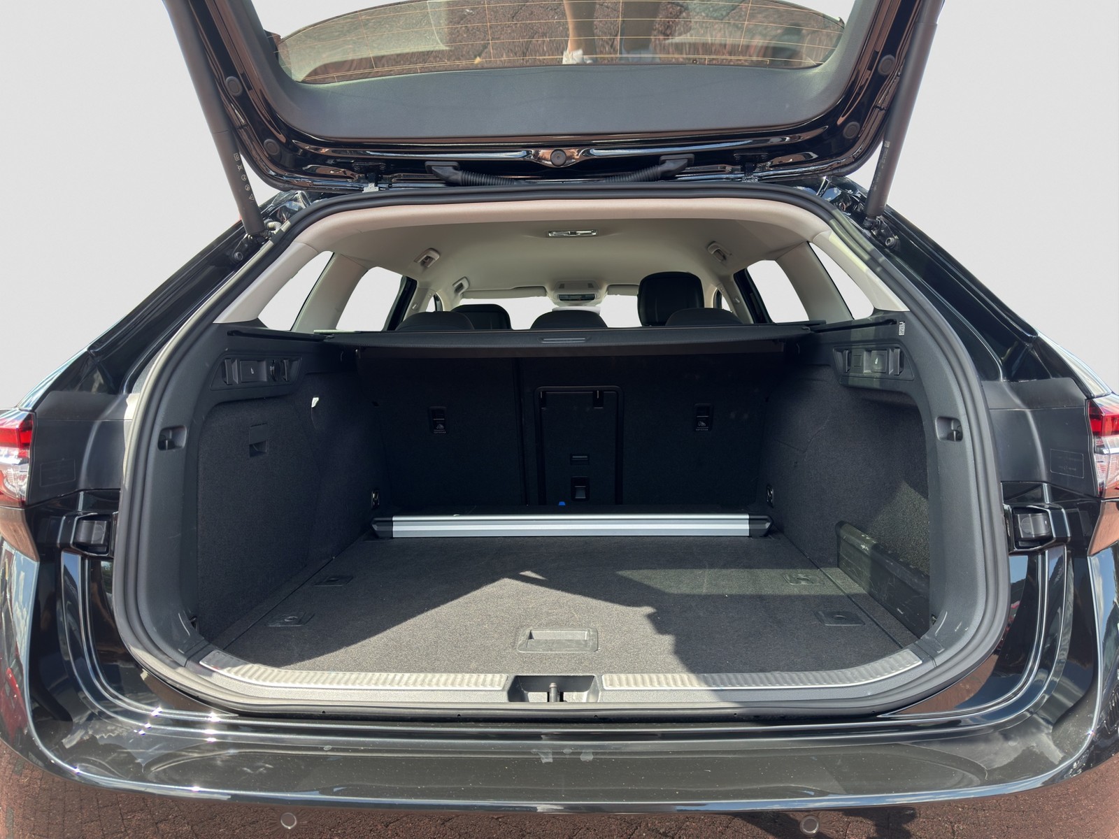 Skoda Superb Combi 1.5 eTSI SELECTION CAM ACC E-KLAPPE