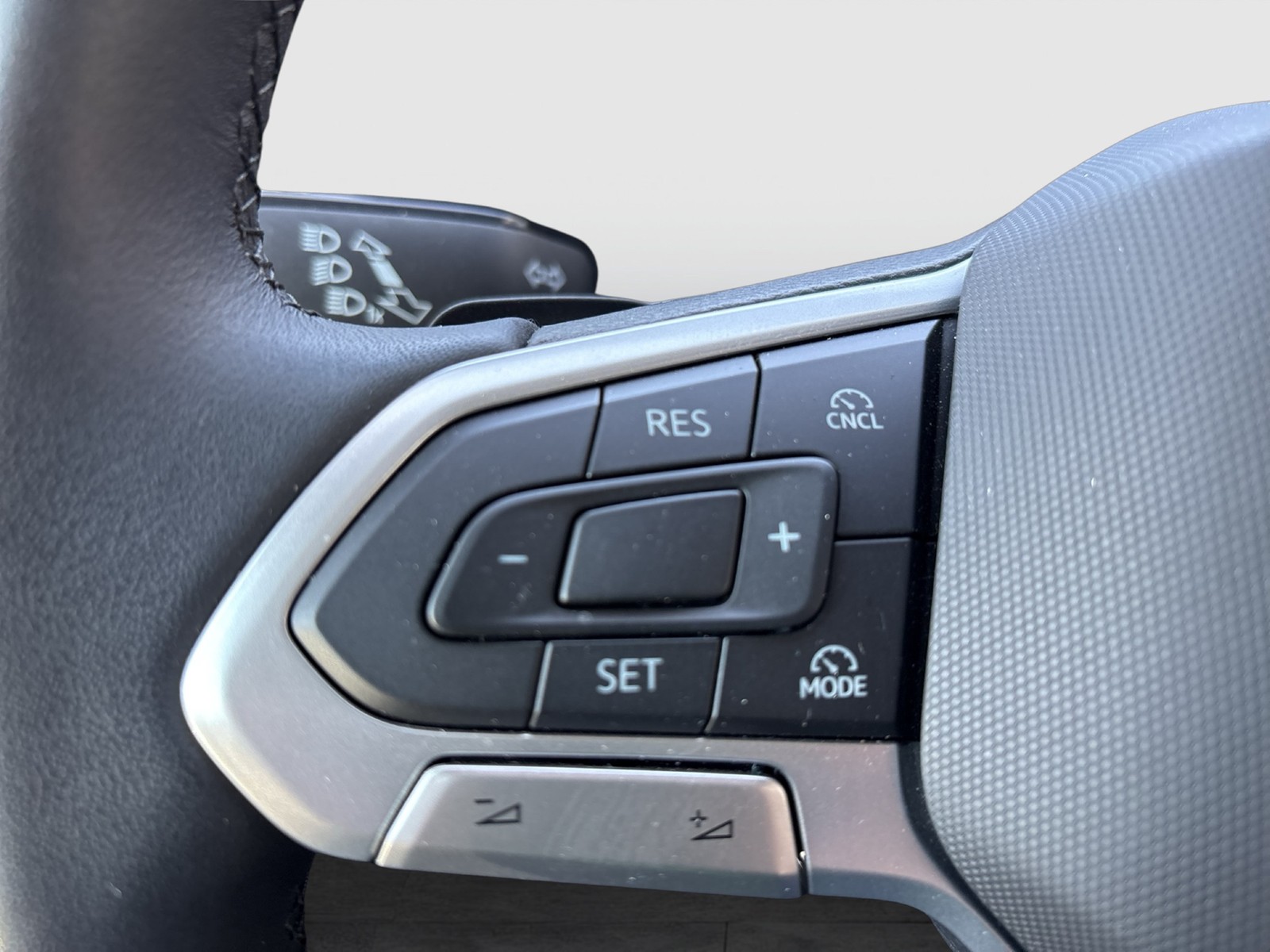 Volkswagen T7 California HYBRID Beach Tour 4M Navi StHZ 360°
