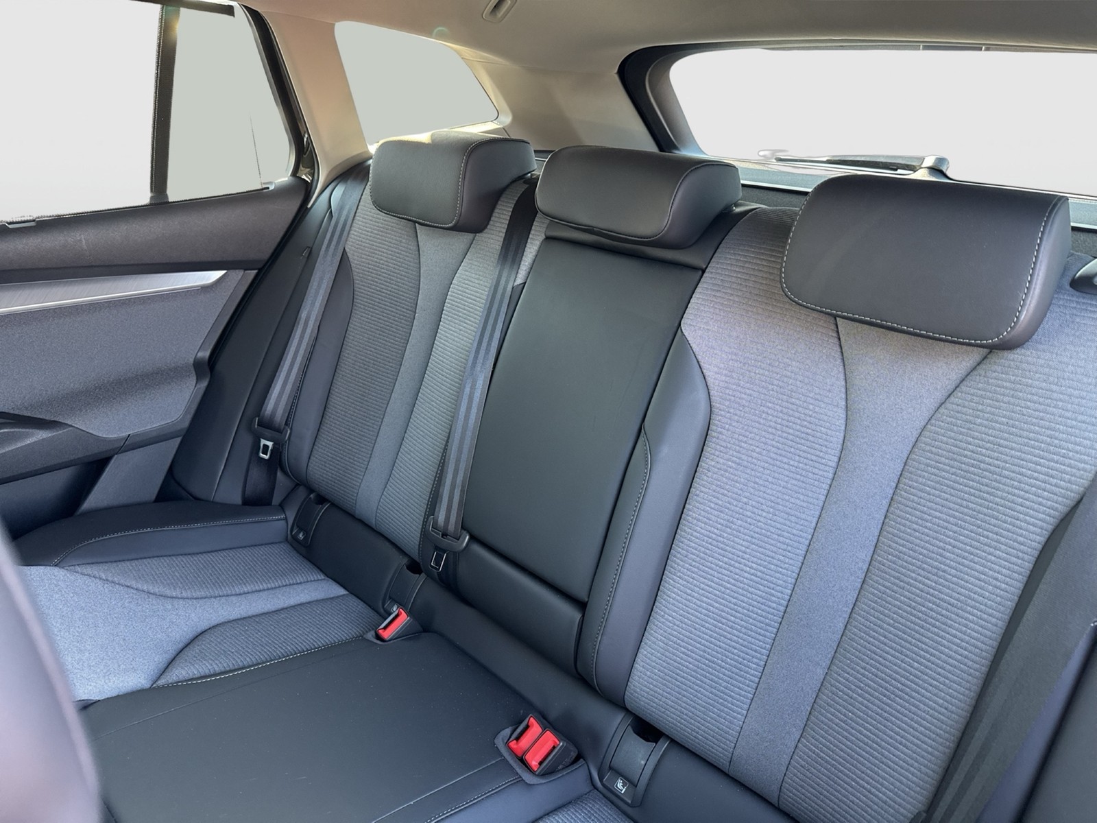 Skoda Enyaq 85 LOFT WÄRMEPUMPE AHK CAM ACC LM20 MATRIX